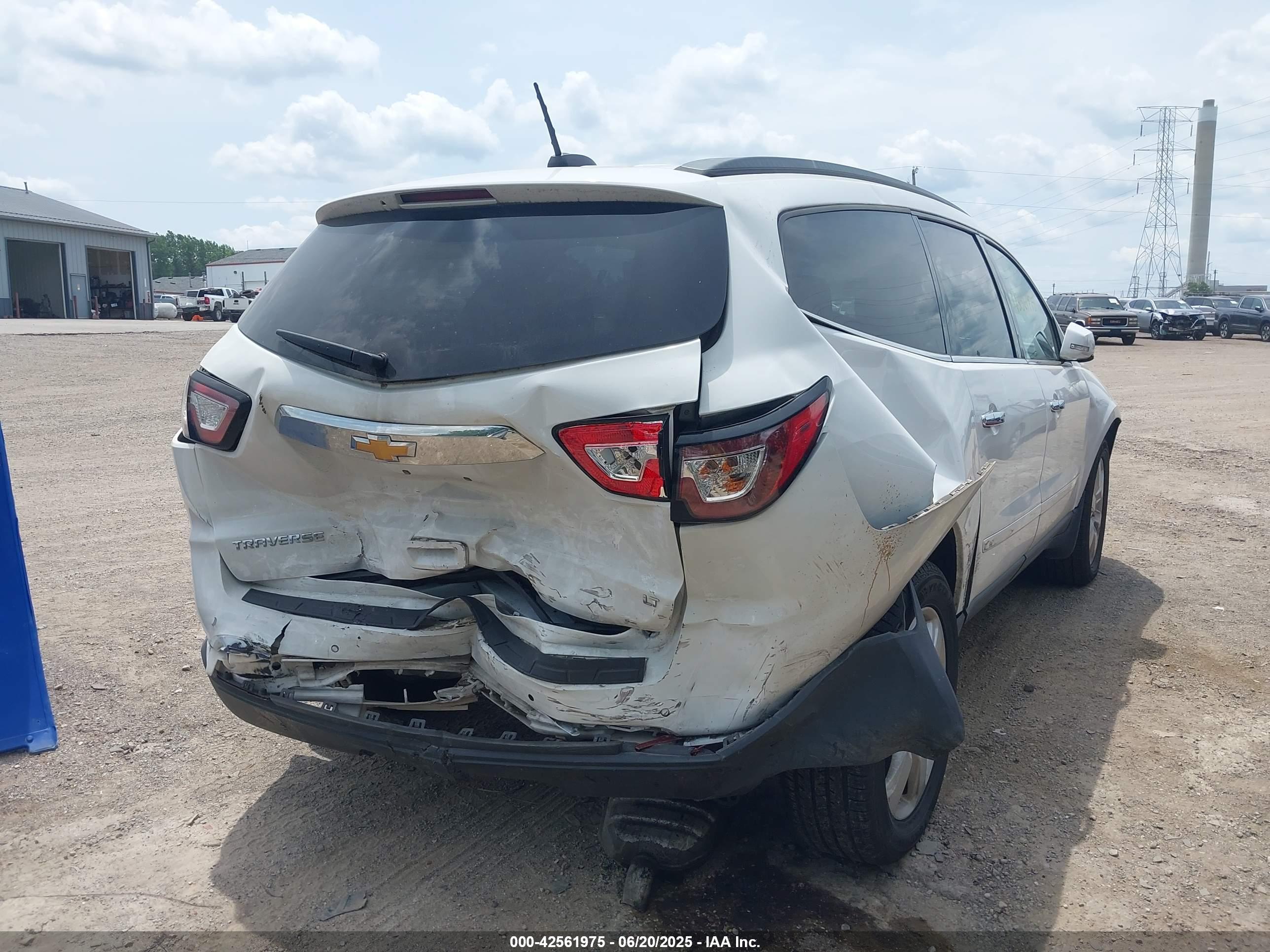 CHEVROLET TRAVERSE image 4