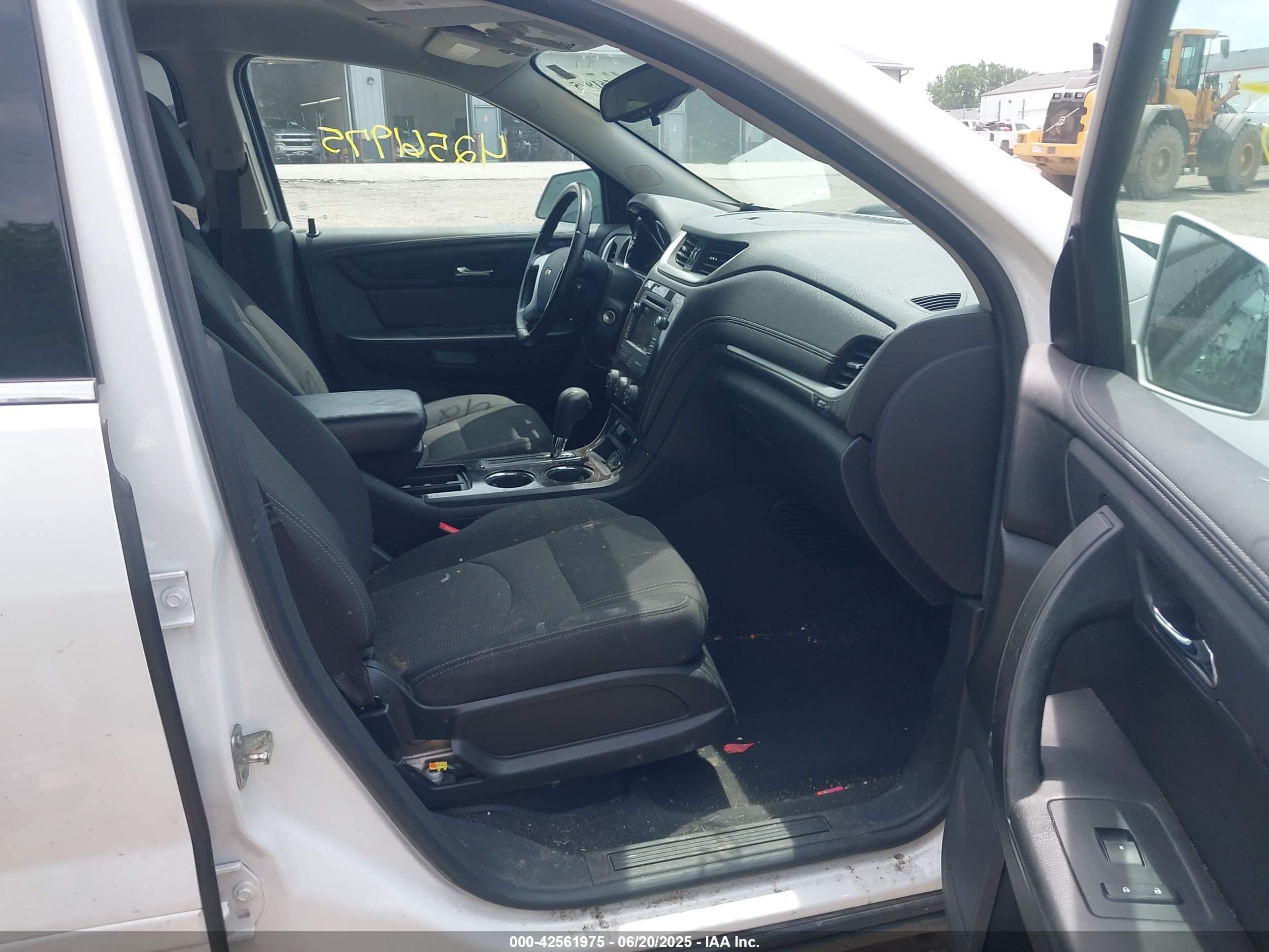 CHEVROLET TRAVERSE image 5