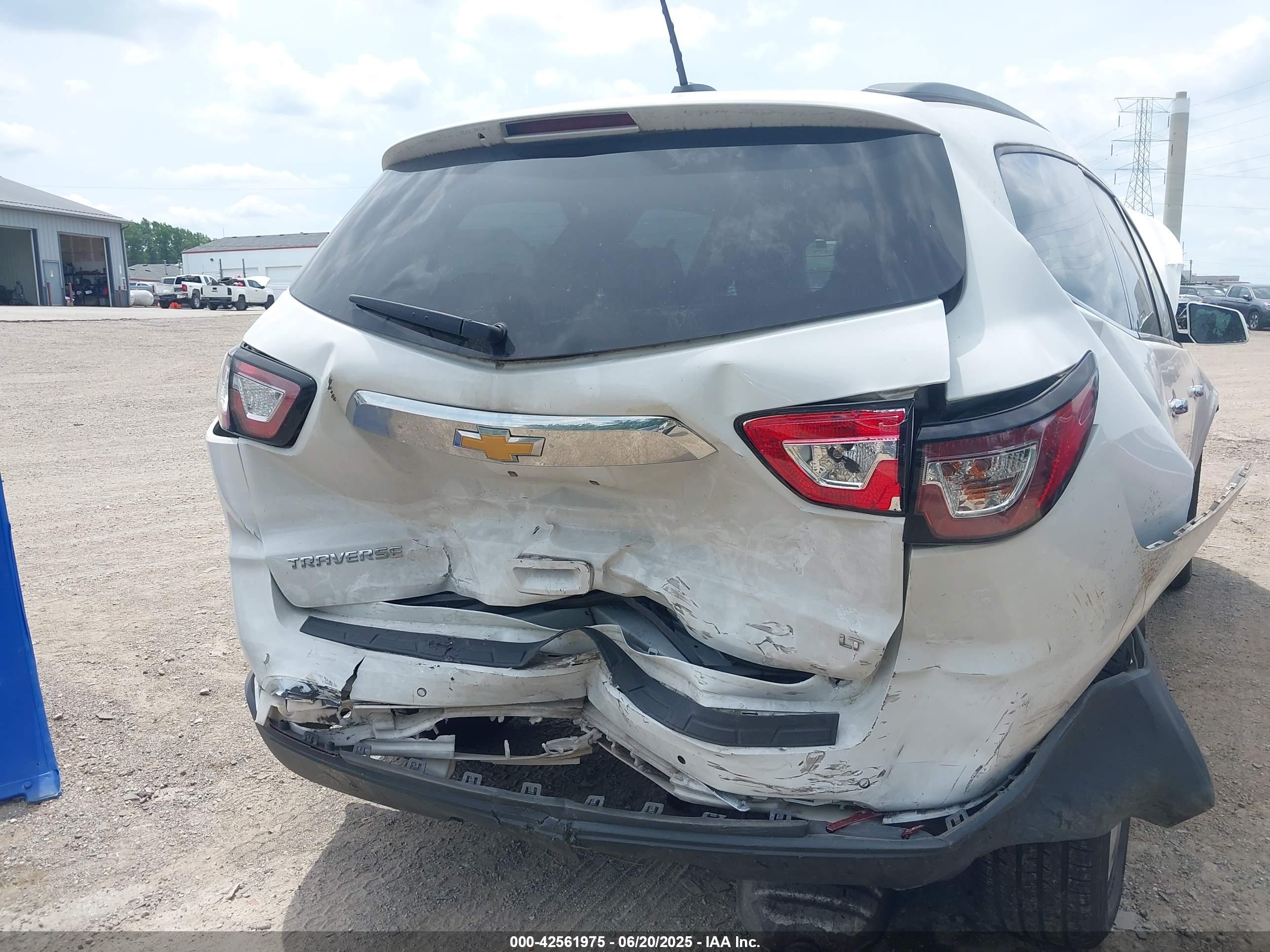CHEVROLET TRAVERSE image 6
