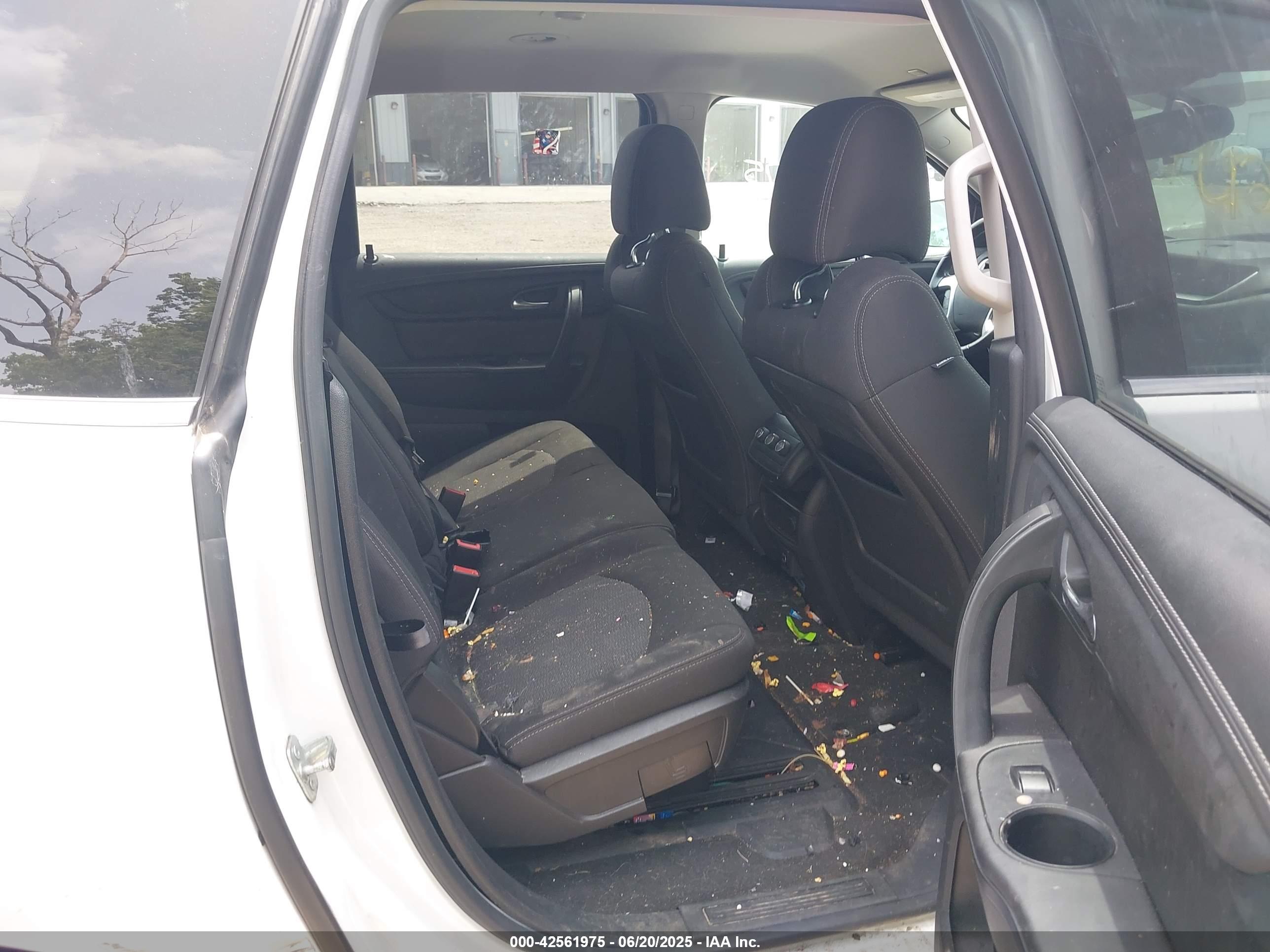 CHEVROLET TRAVERSE image 8