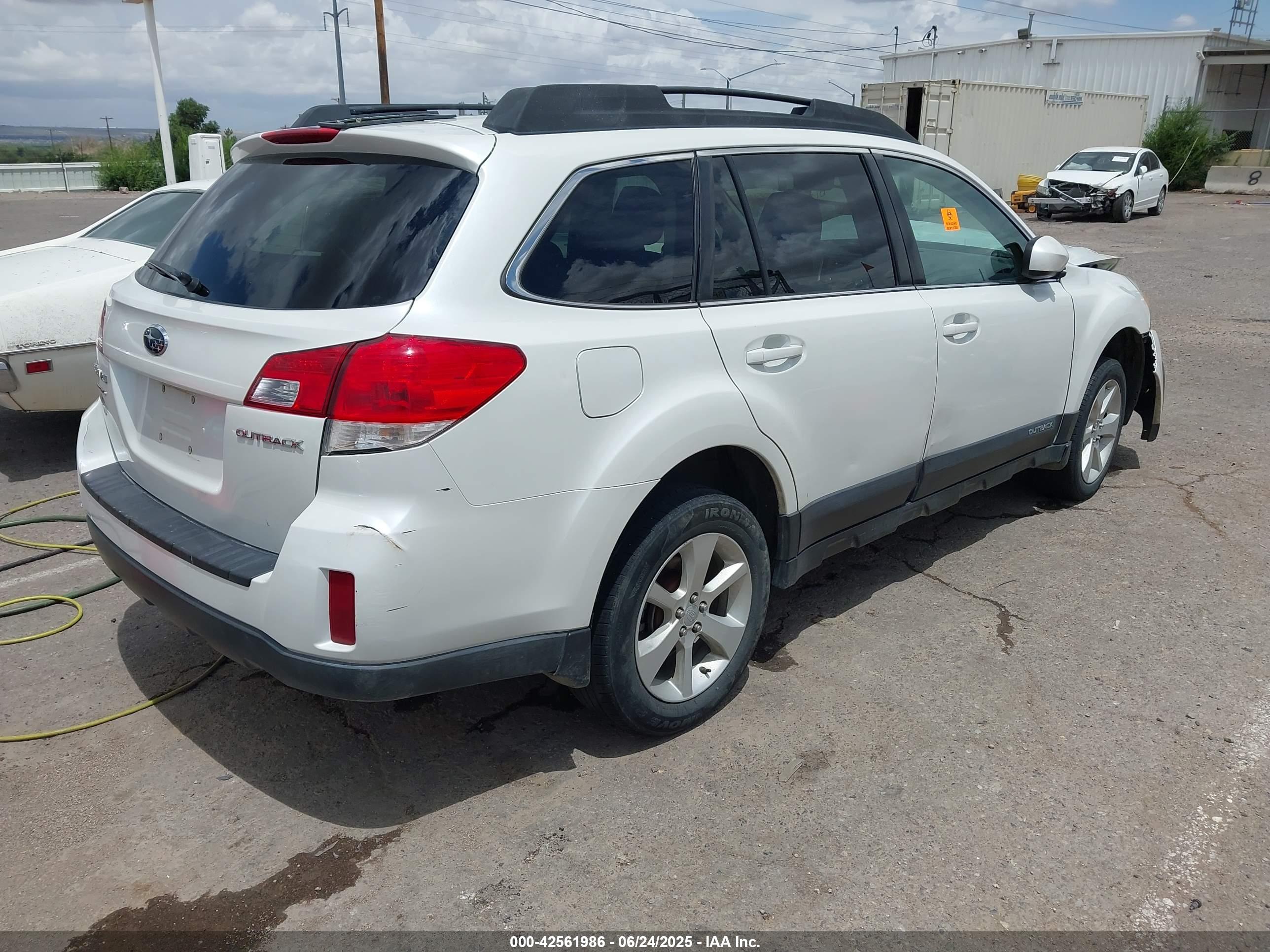 SUBARU OUTBACK image 4