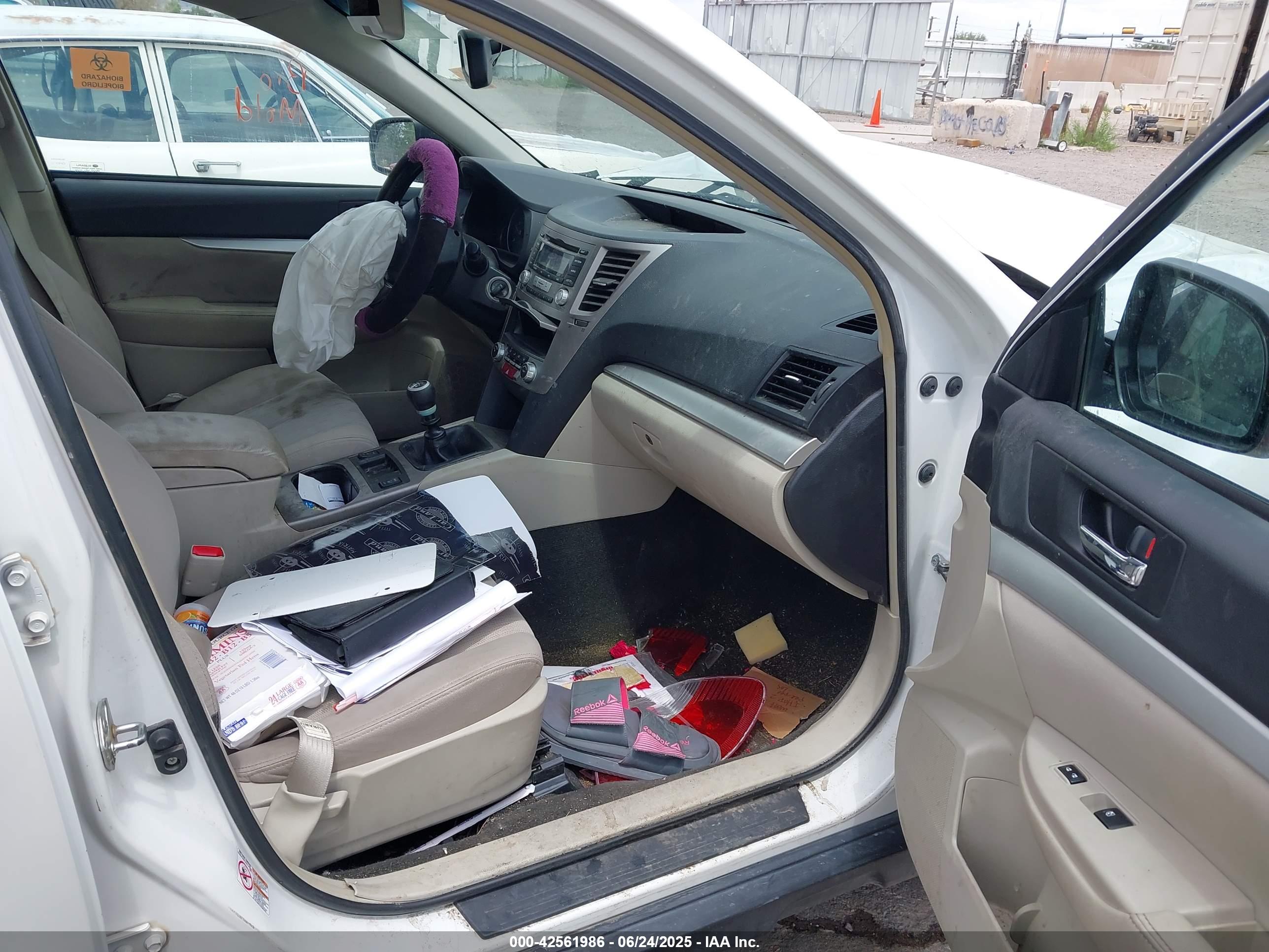 SUBARU OUTBACK image 5