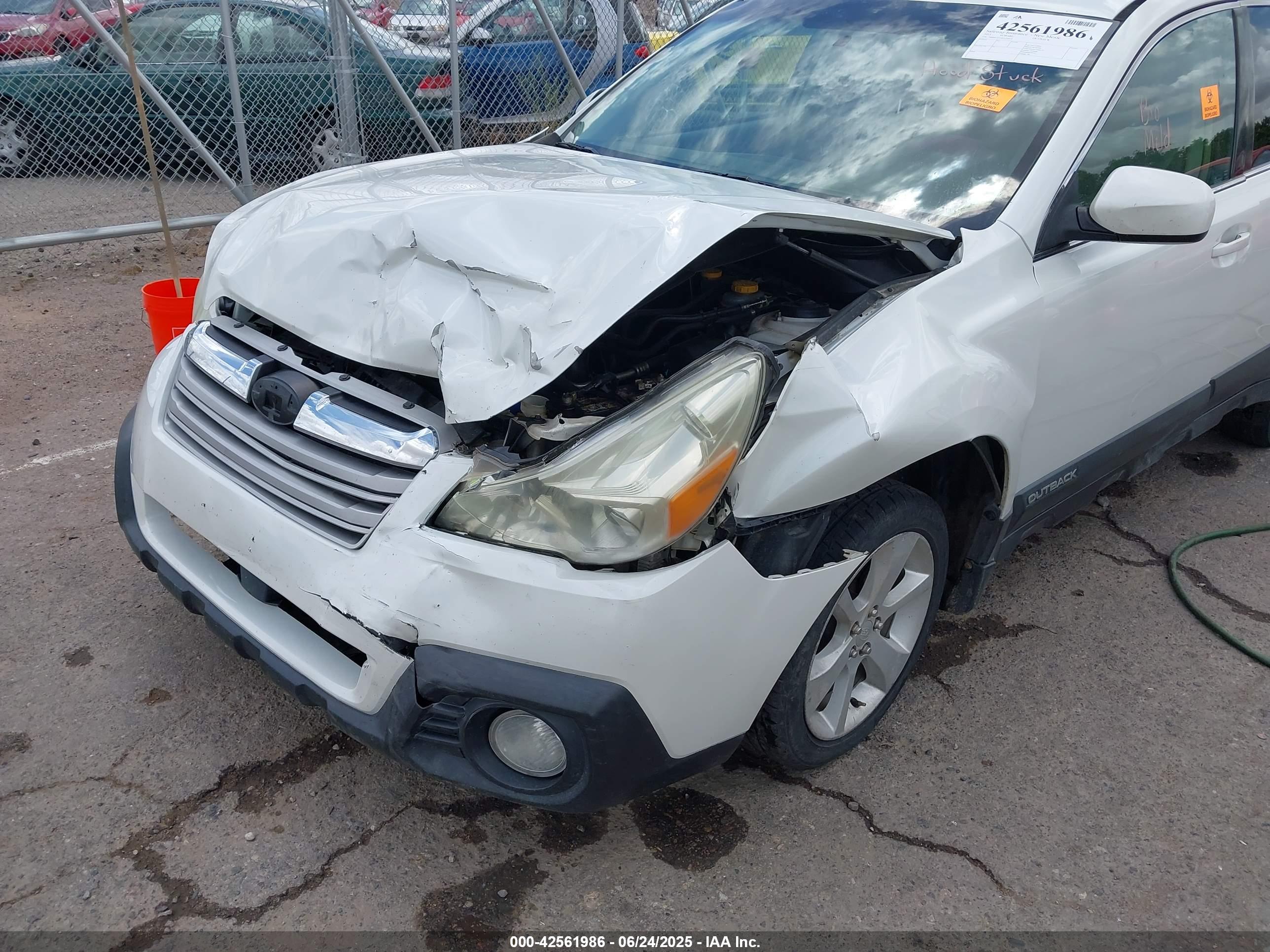 SUBARU OUTBACK image 6