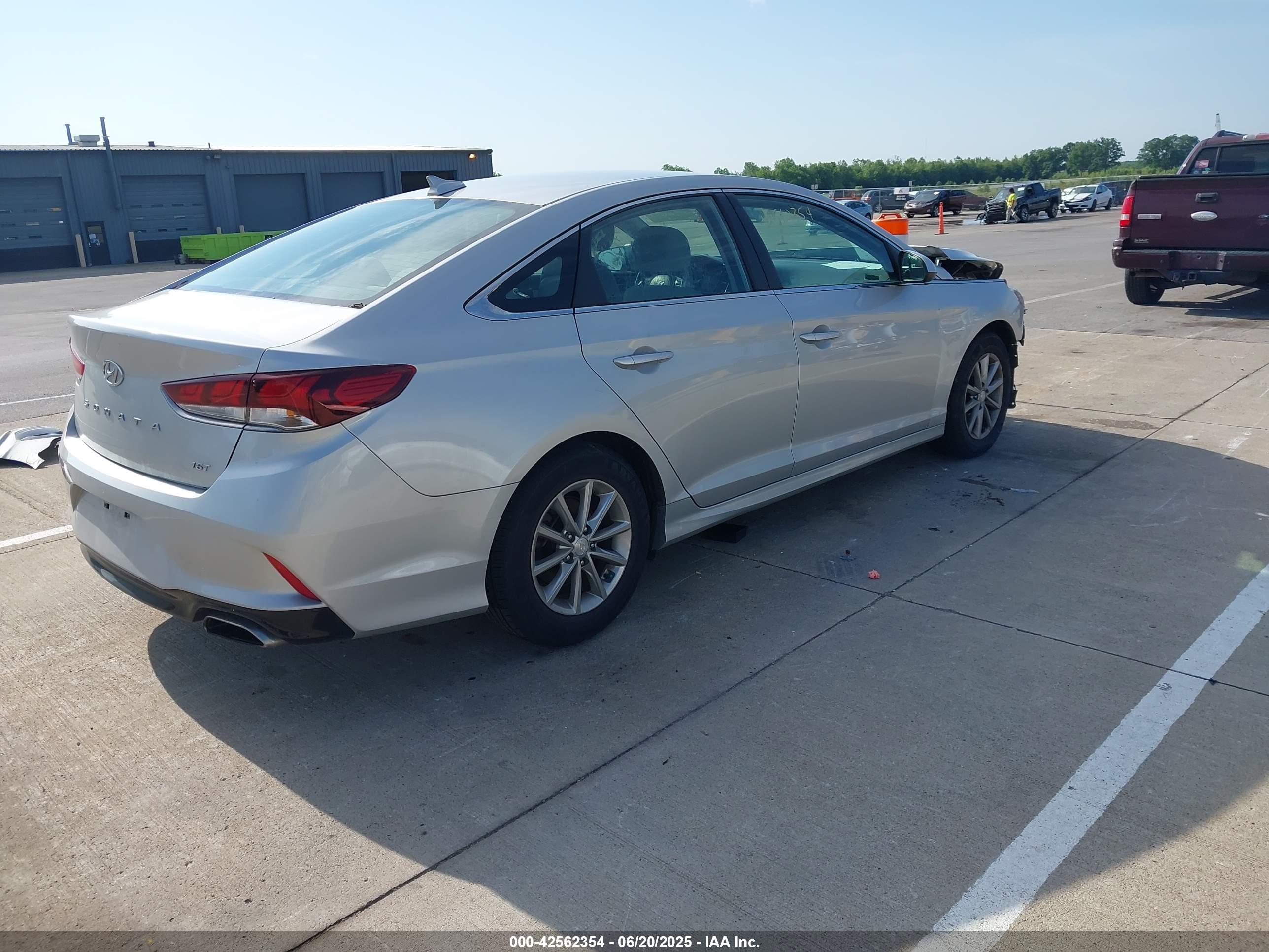HYUNDAI SONATA image 4