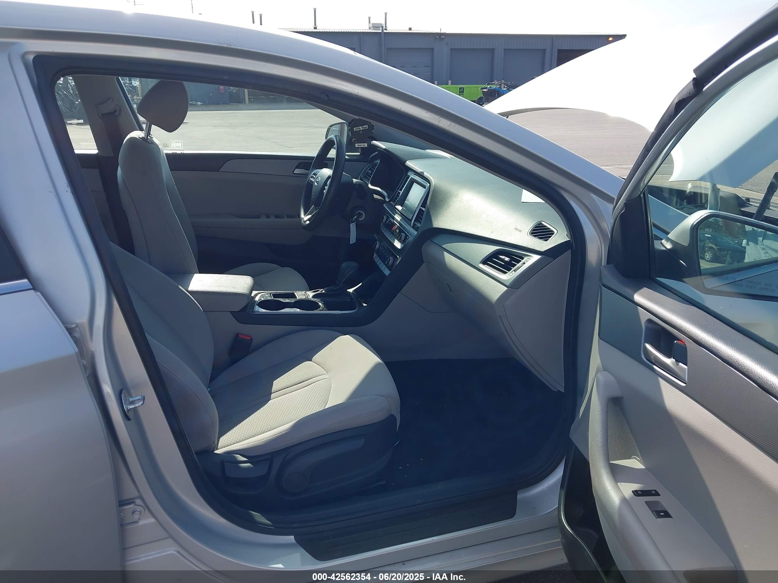 HYUNDAI SONATA image 5