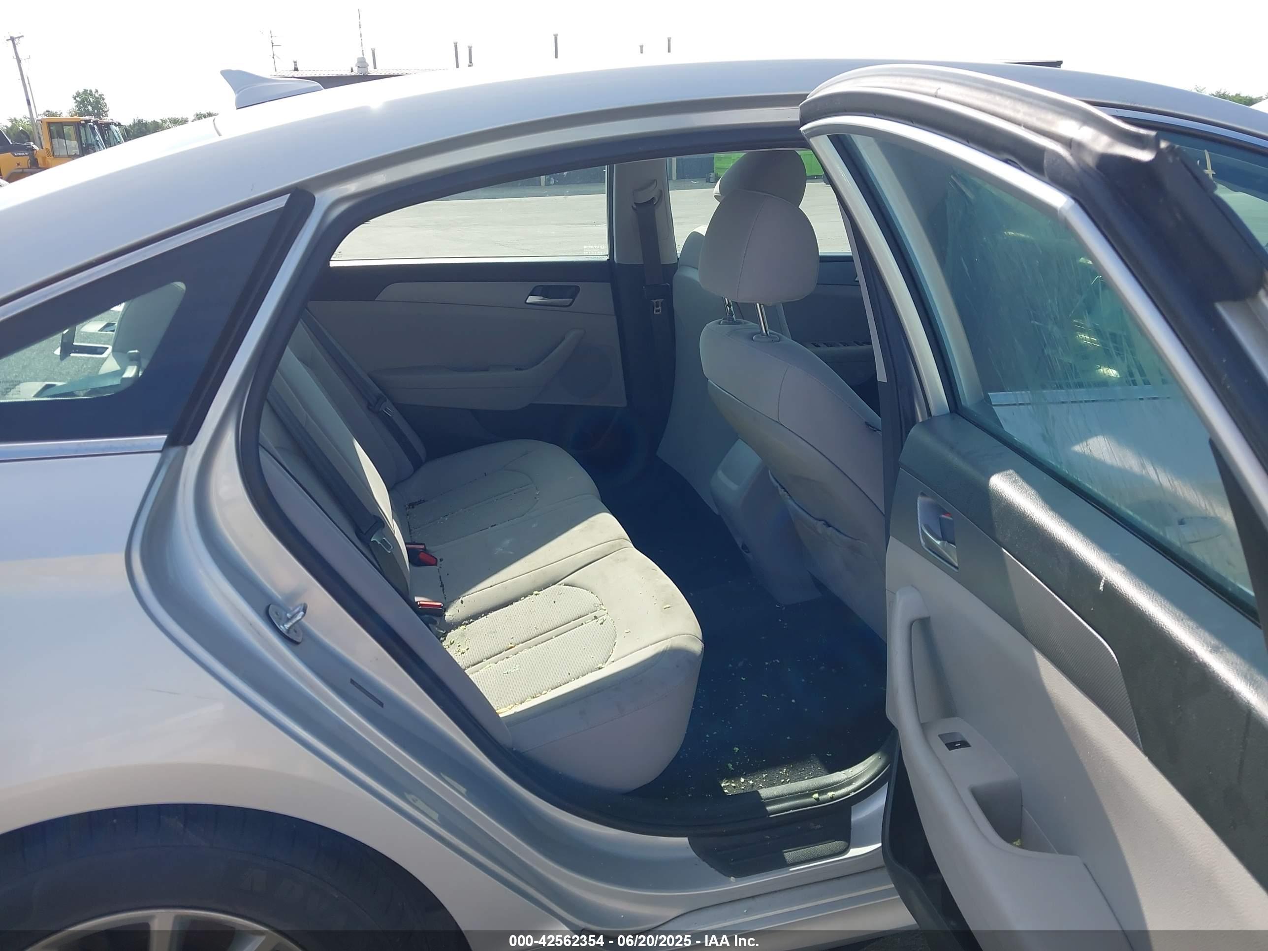 HYUNDAI SONATA image 8