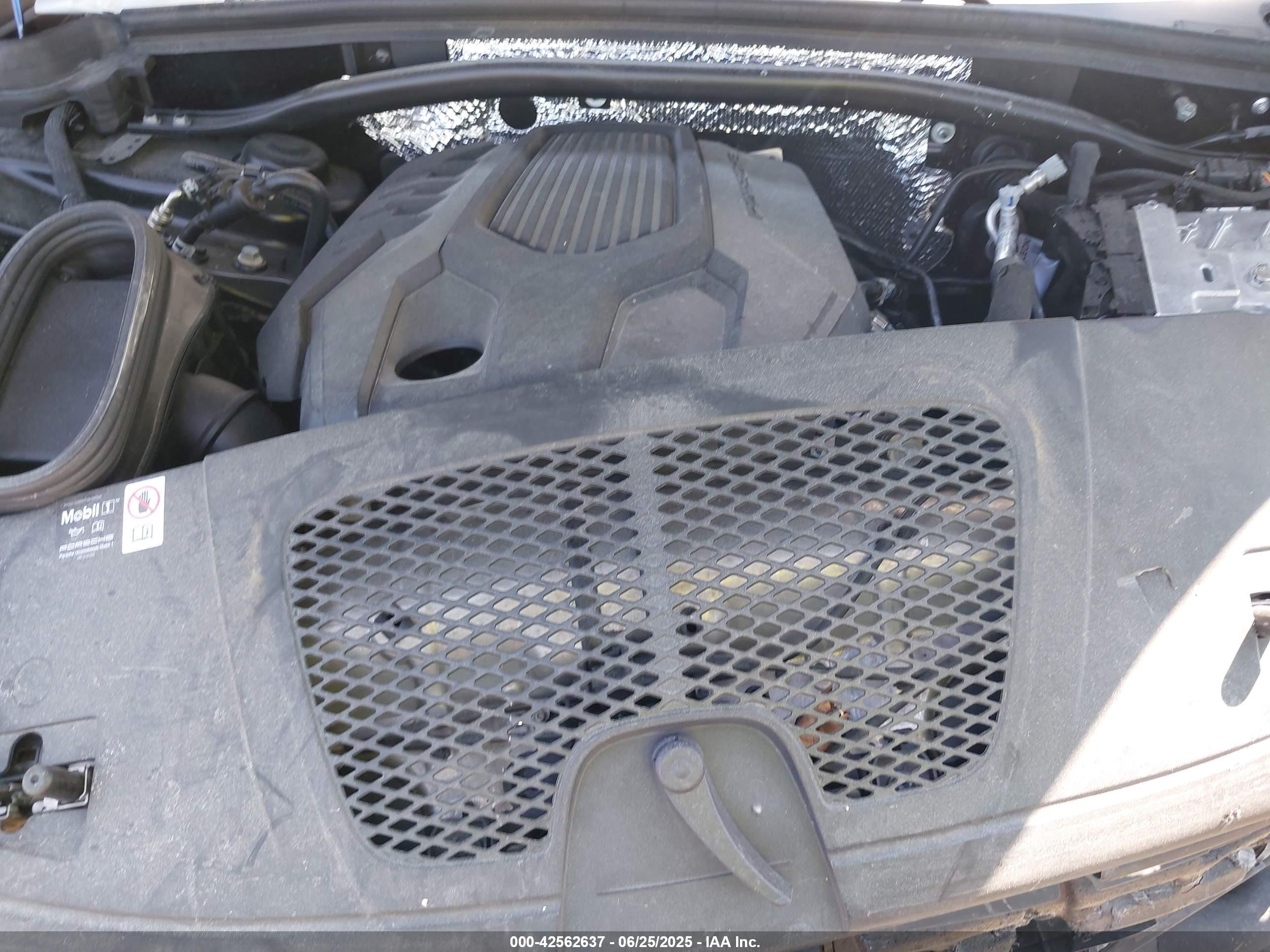 PORSCHE MACAN image 10