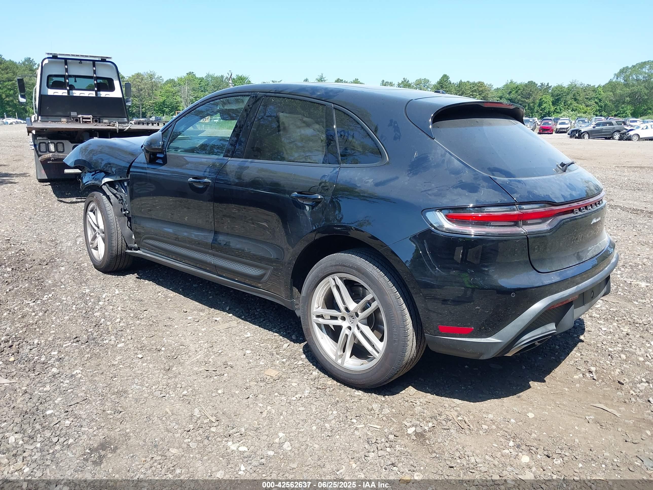 PORSCHE MACAN image 3