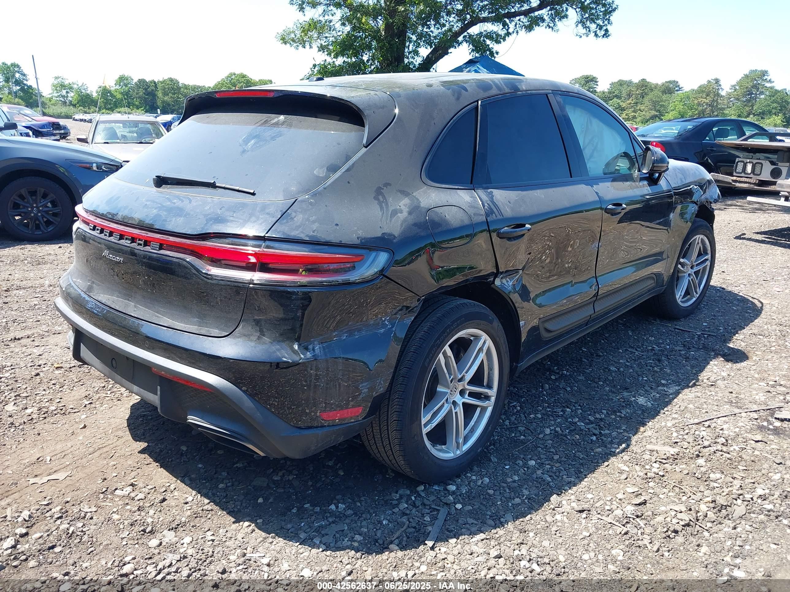 PORSCHE MACAN image 4