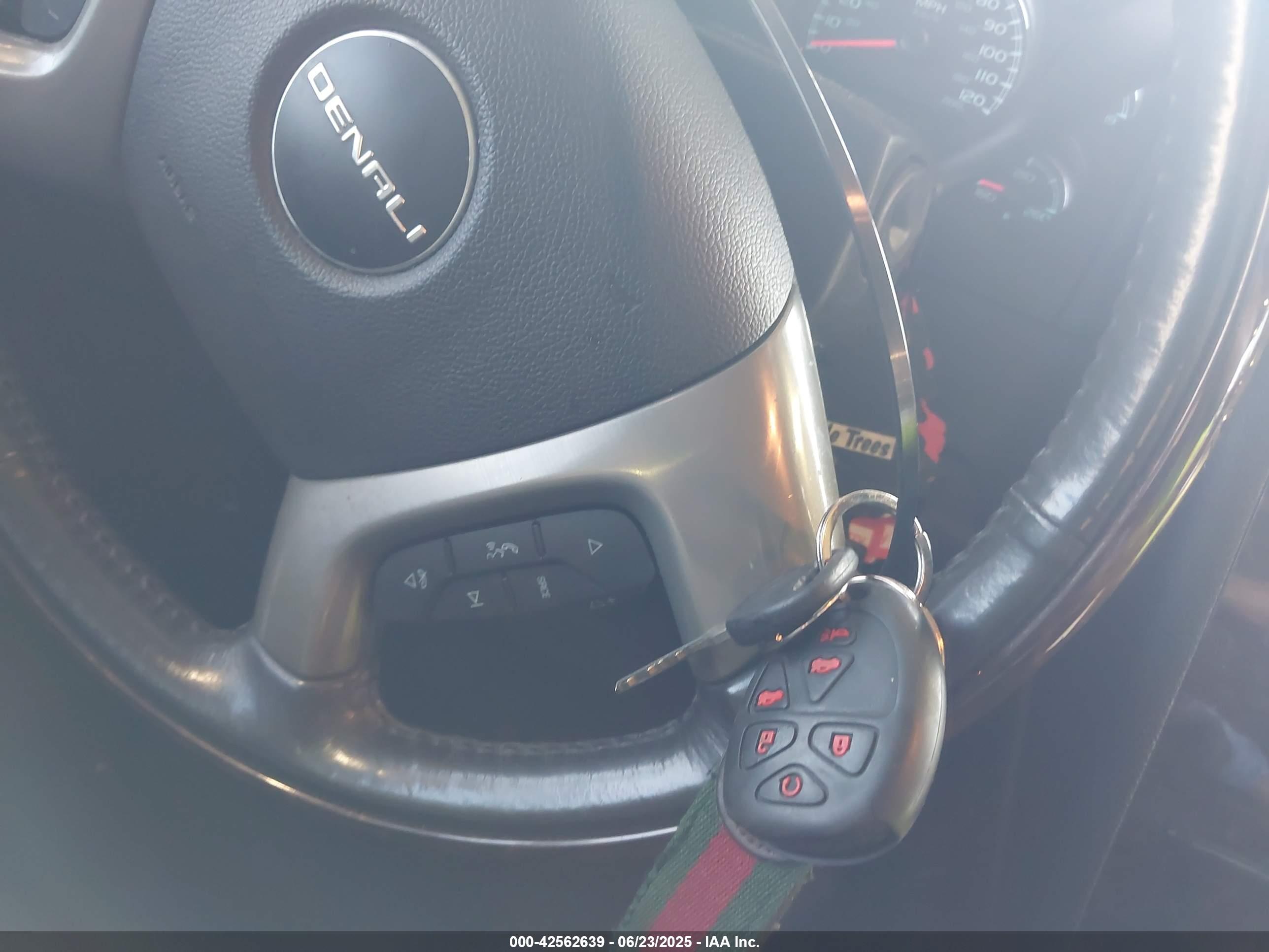 GMC YUKON image 11