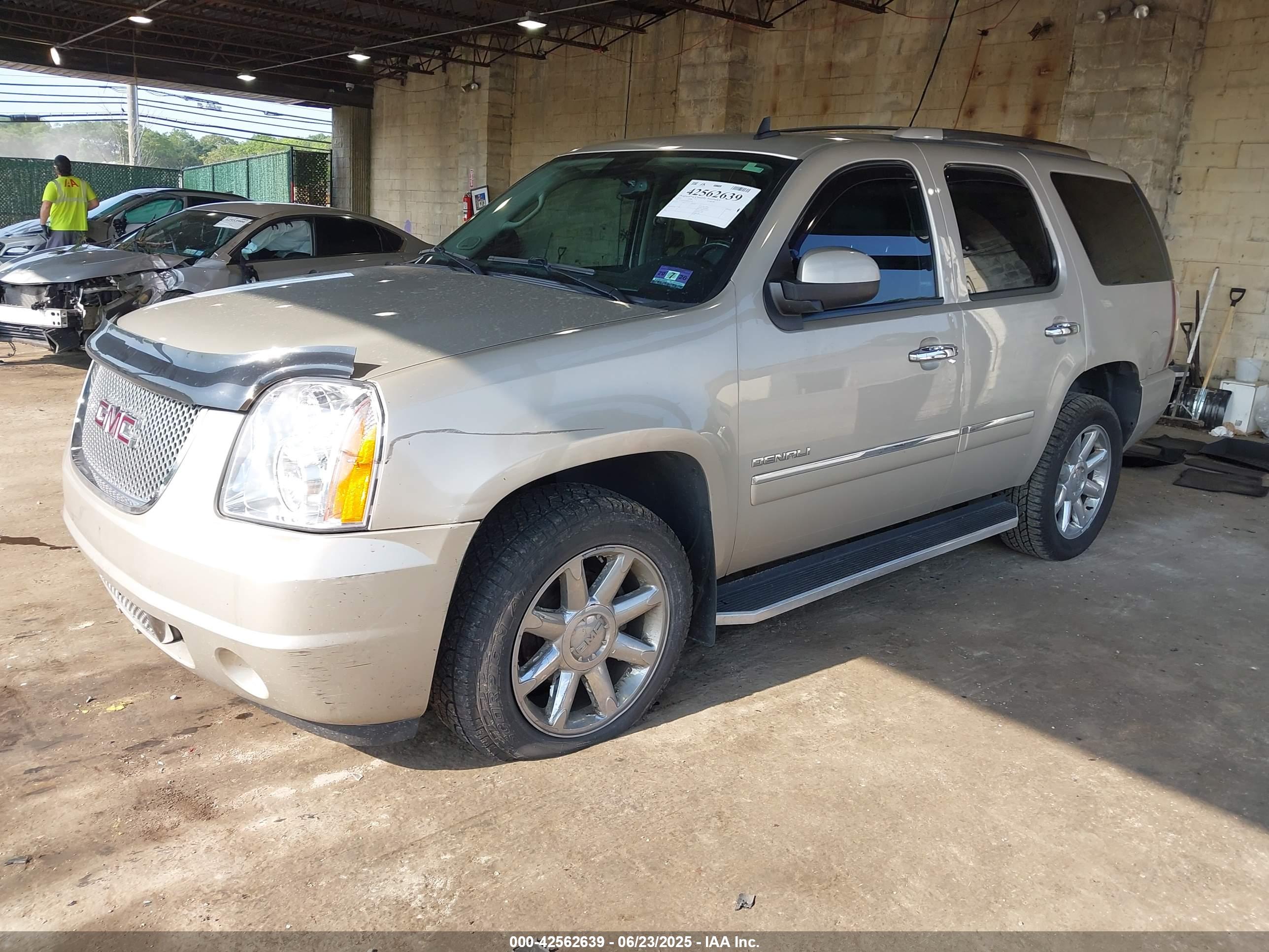 GMC YUKON image 2