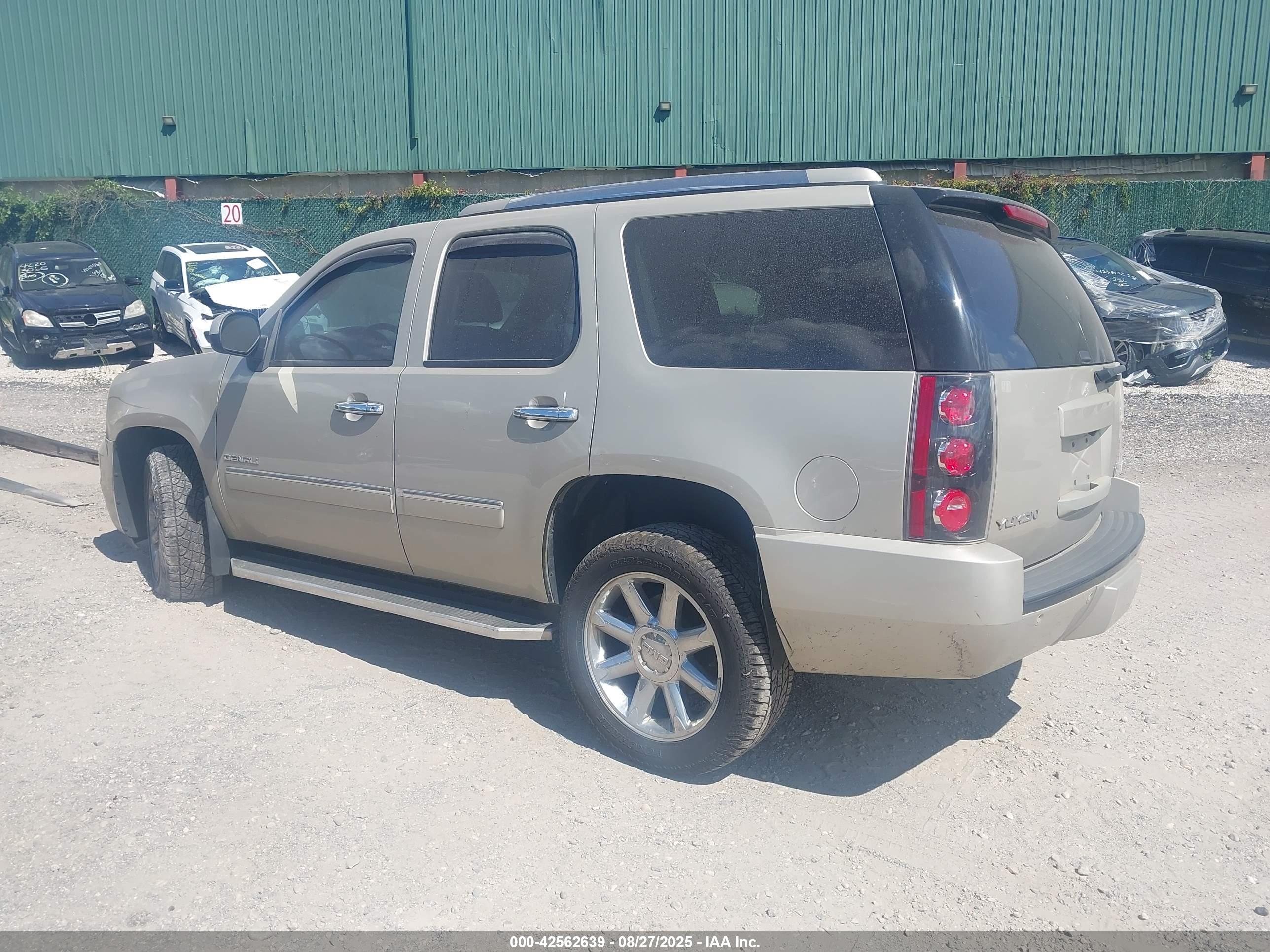 GMC YUKON image 3