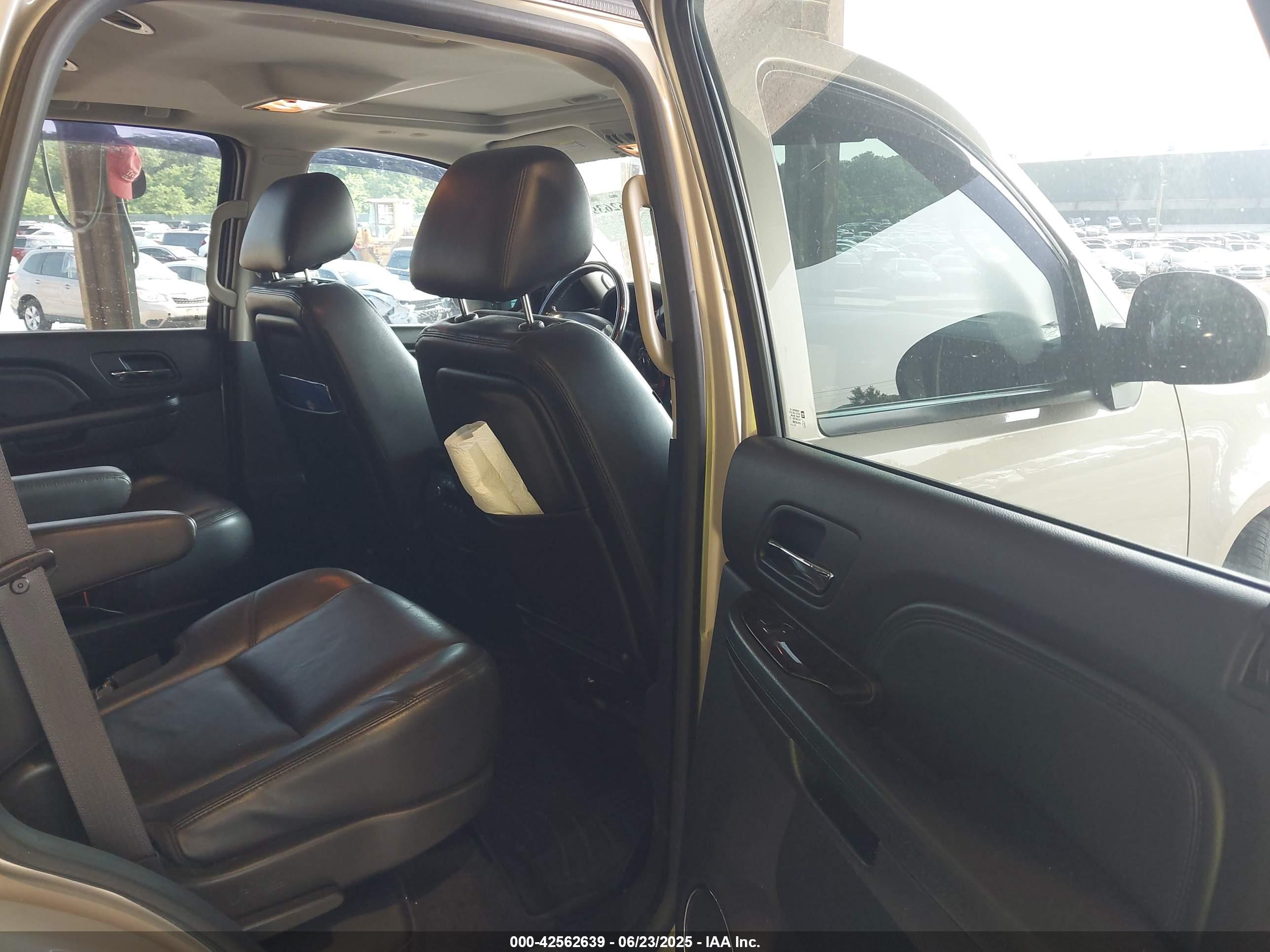 GMC YUKON image 8