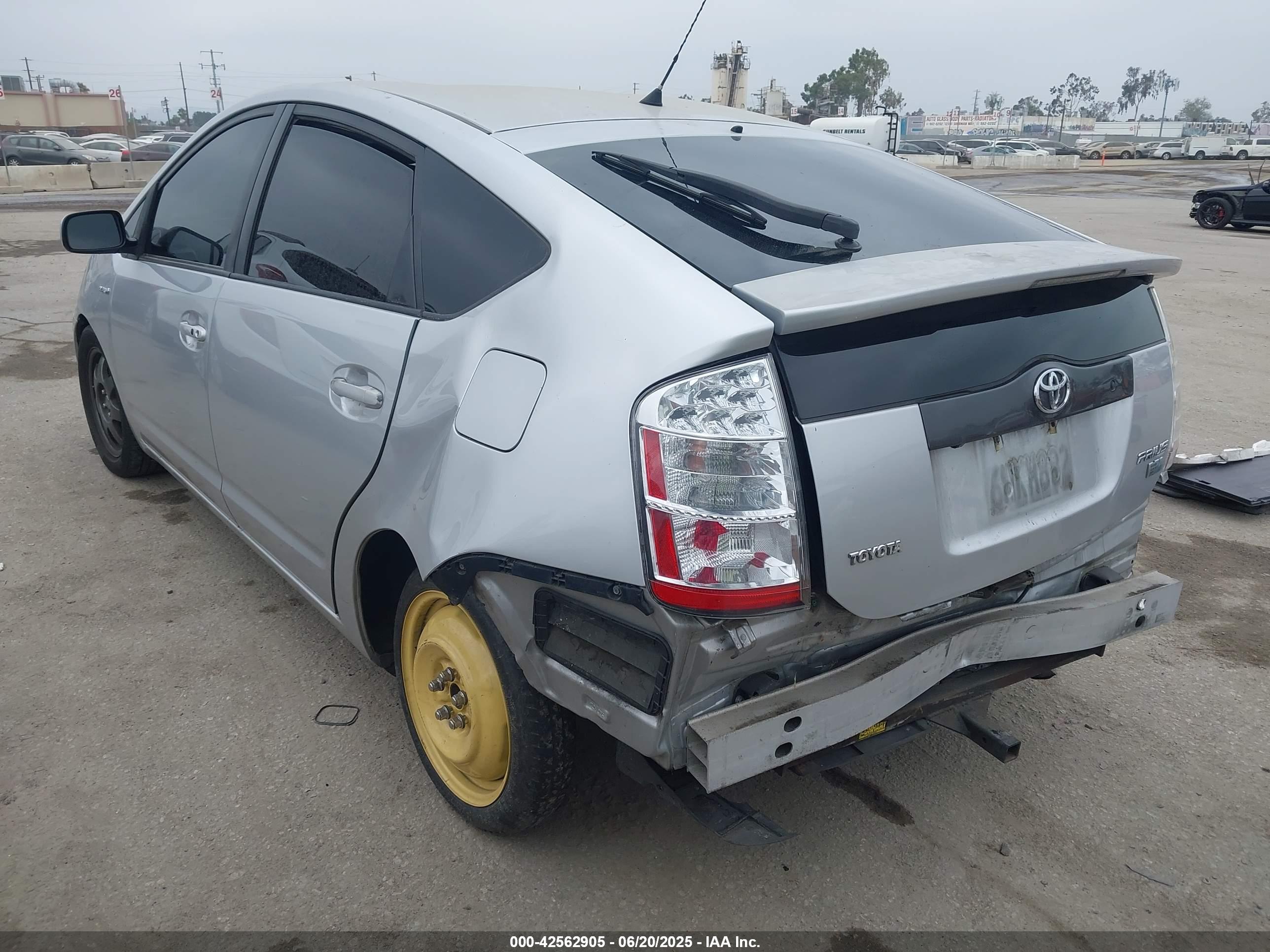 TOYOTA PRIUS image 3