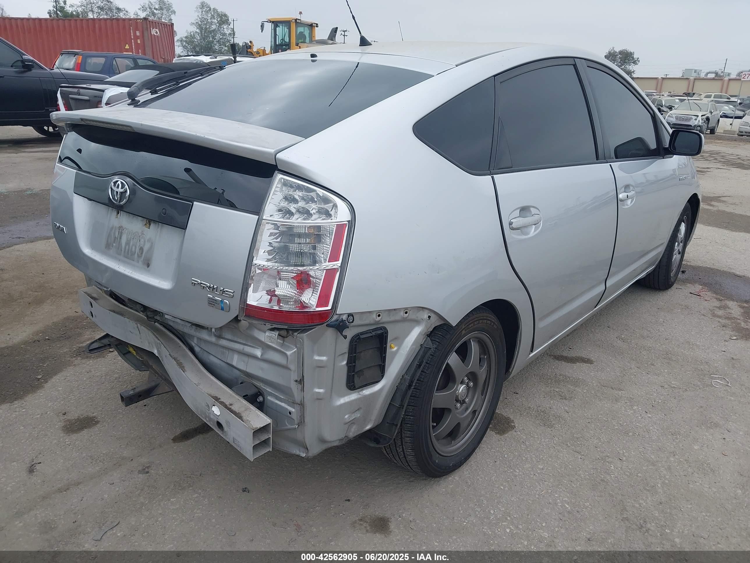 TOYOTA PRIUS image 4