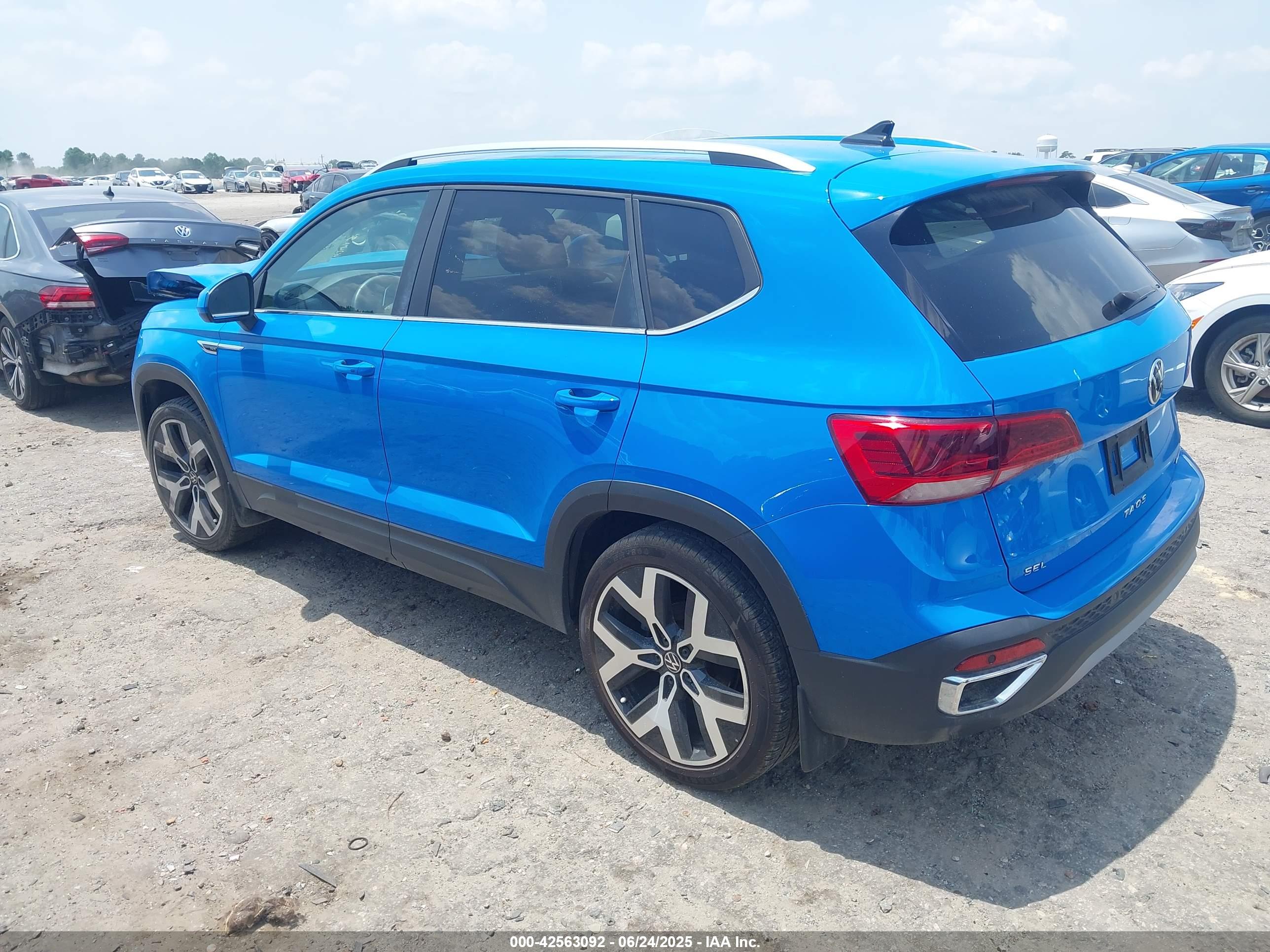 VOLKSWAGEN TAOS image 3