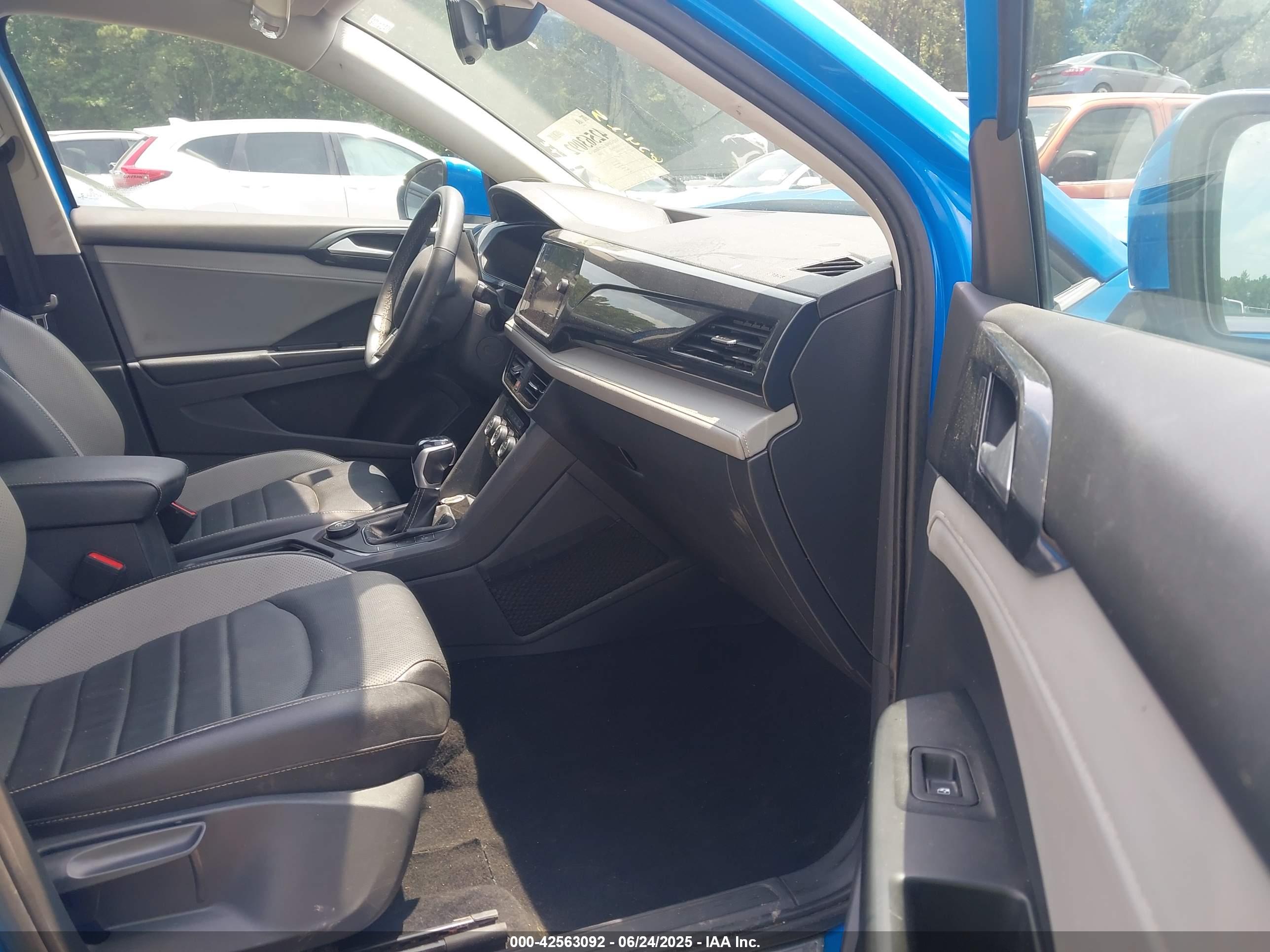 VOLKSWAGEN TAOS image 5