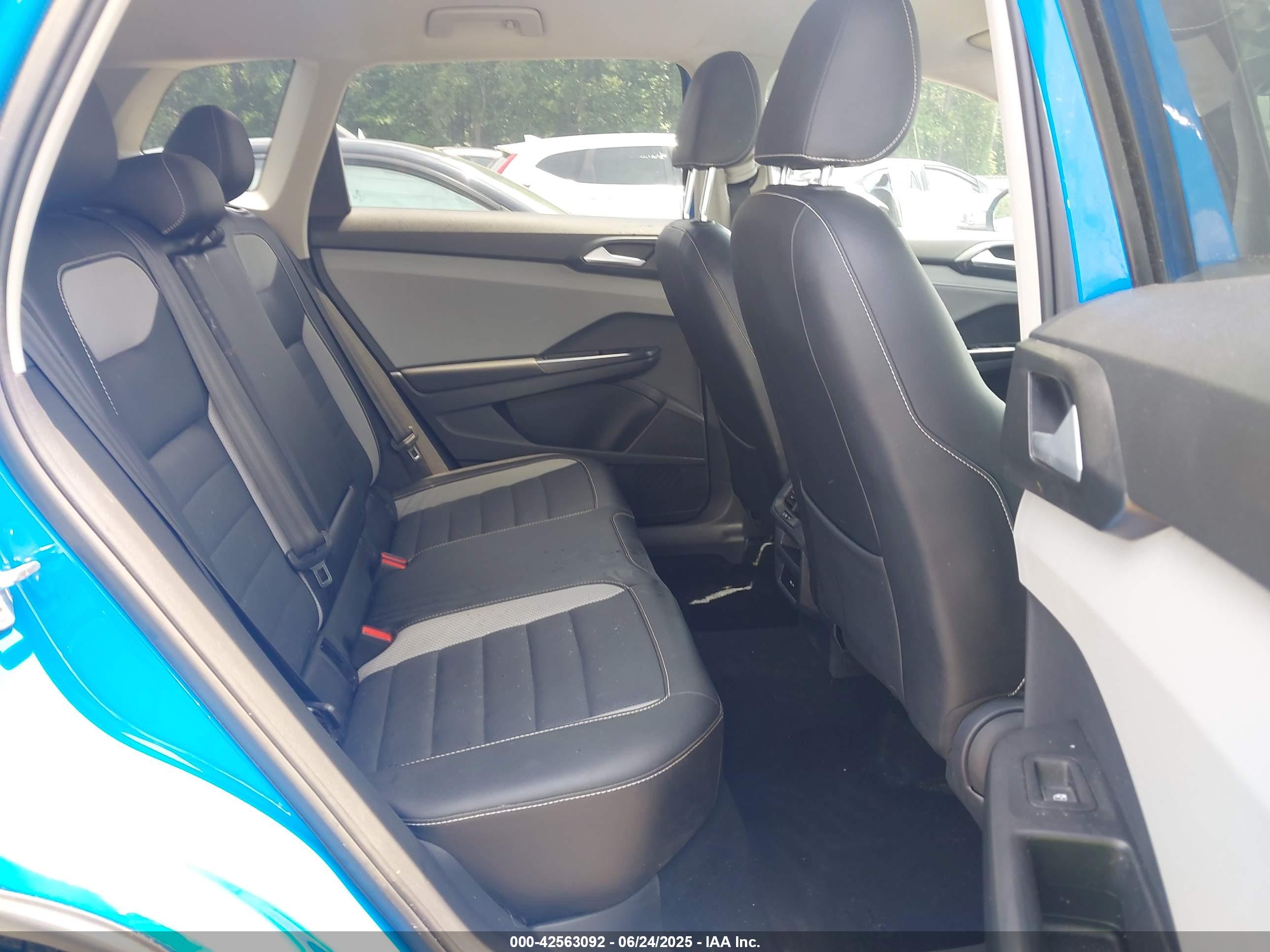 VOLKSWAGEN TAOS image 8