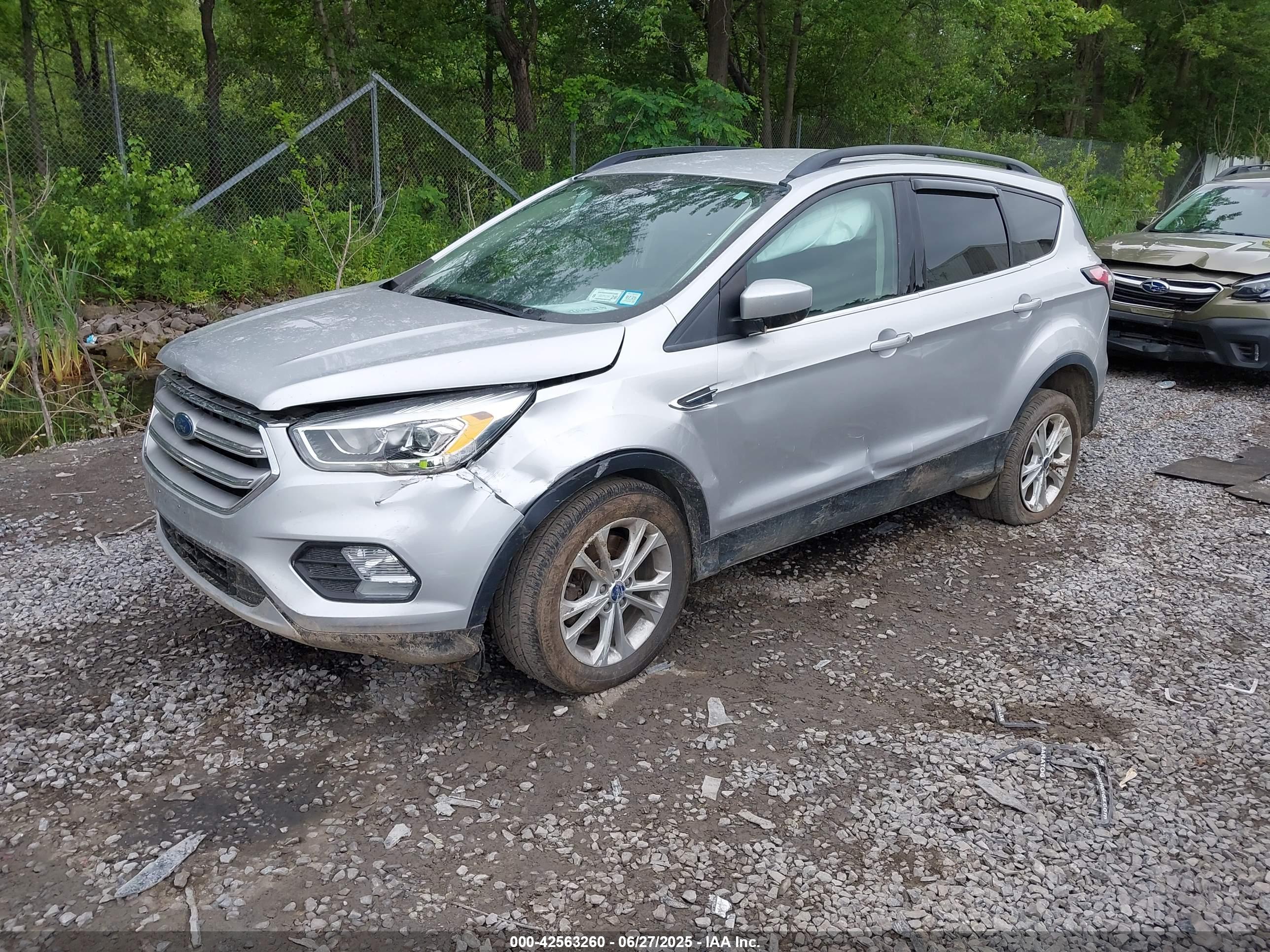 FORD ESCAPE image 2