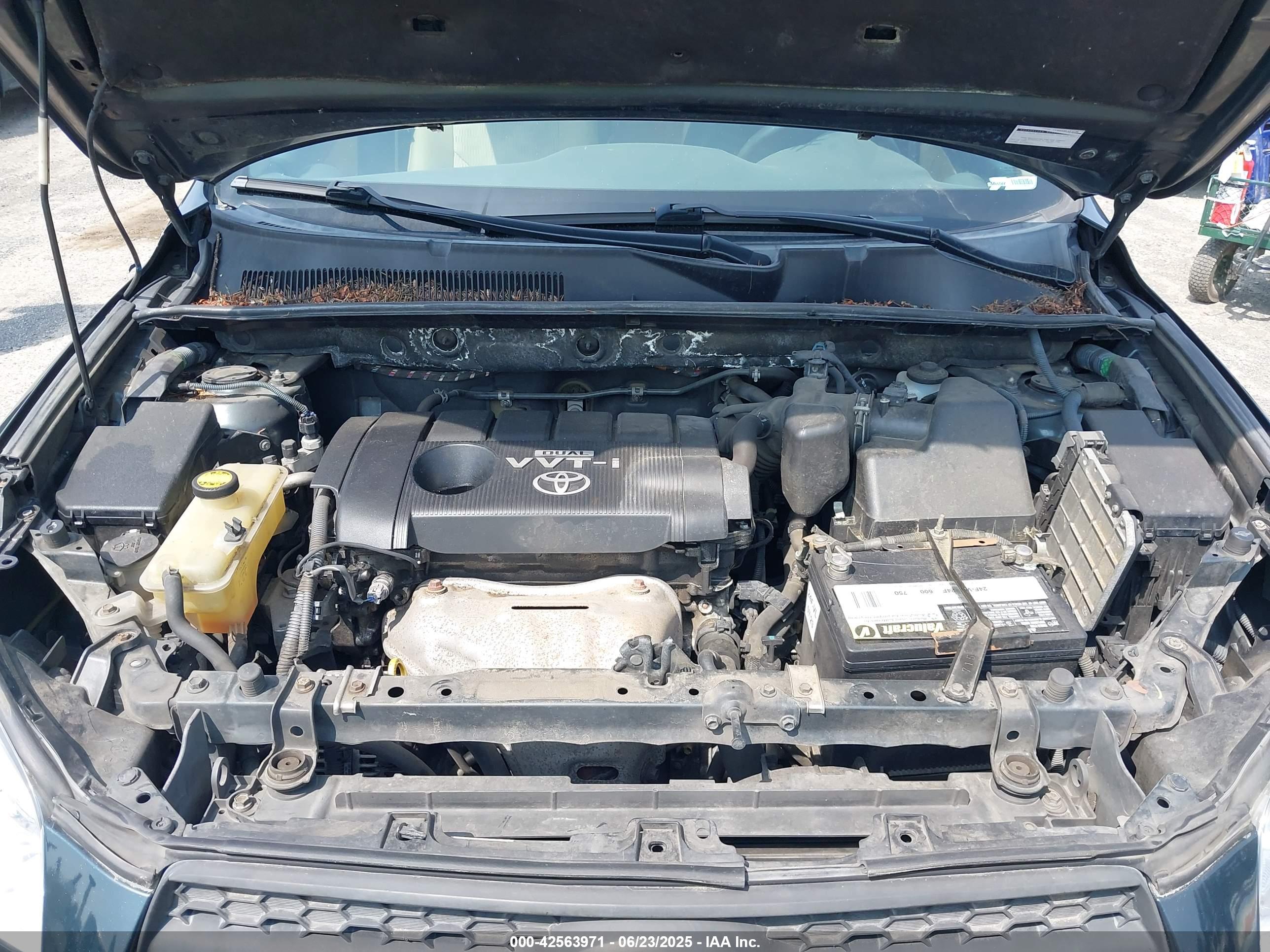 TOYOTA RAV4 image 10