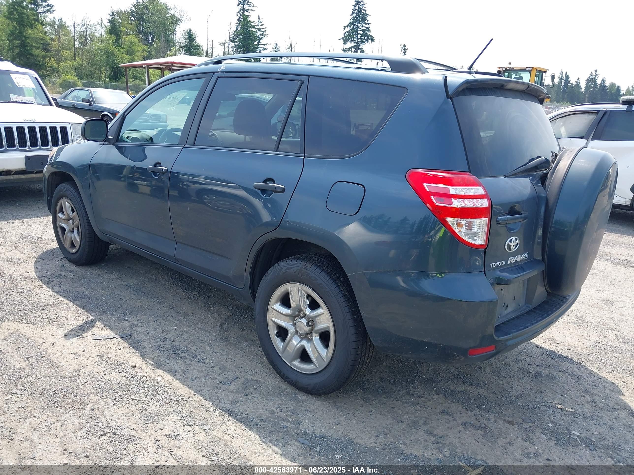 TOYOTA RAV4 image 3