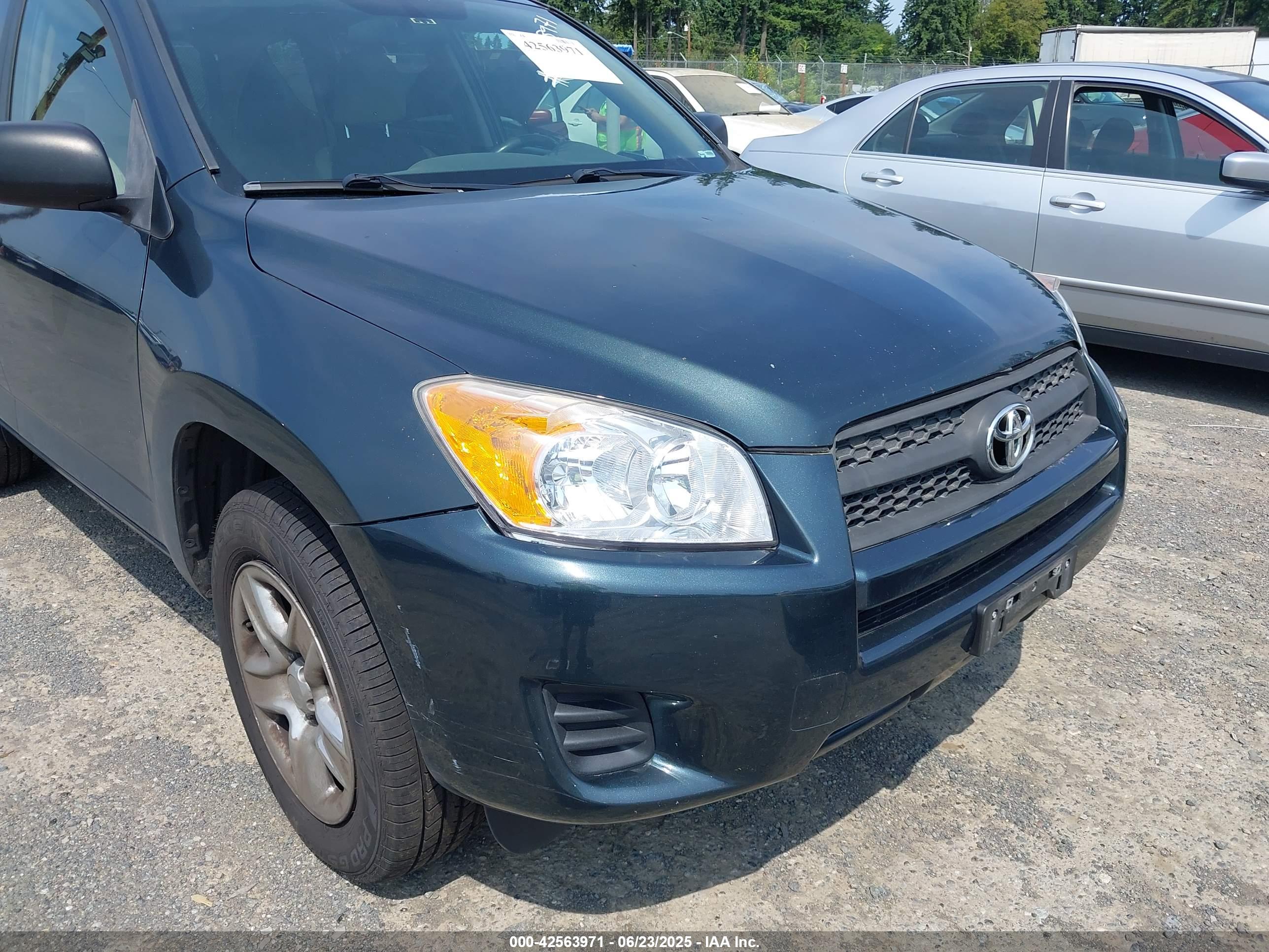TOYOTA RAV4 image 6