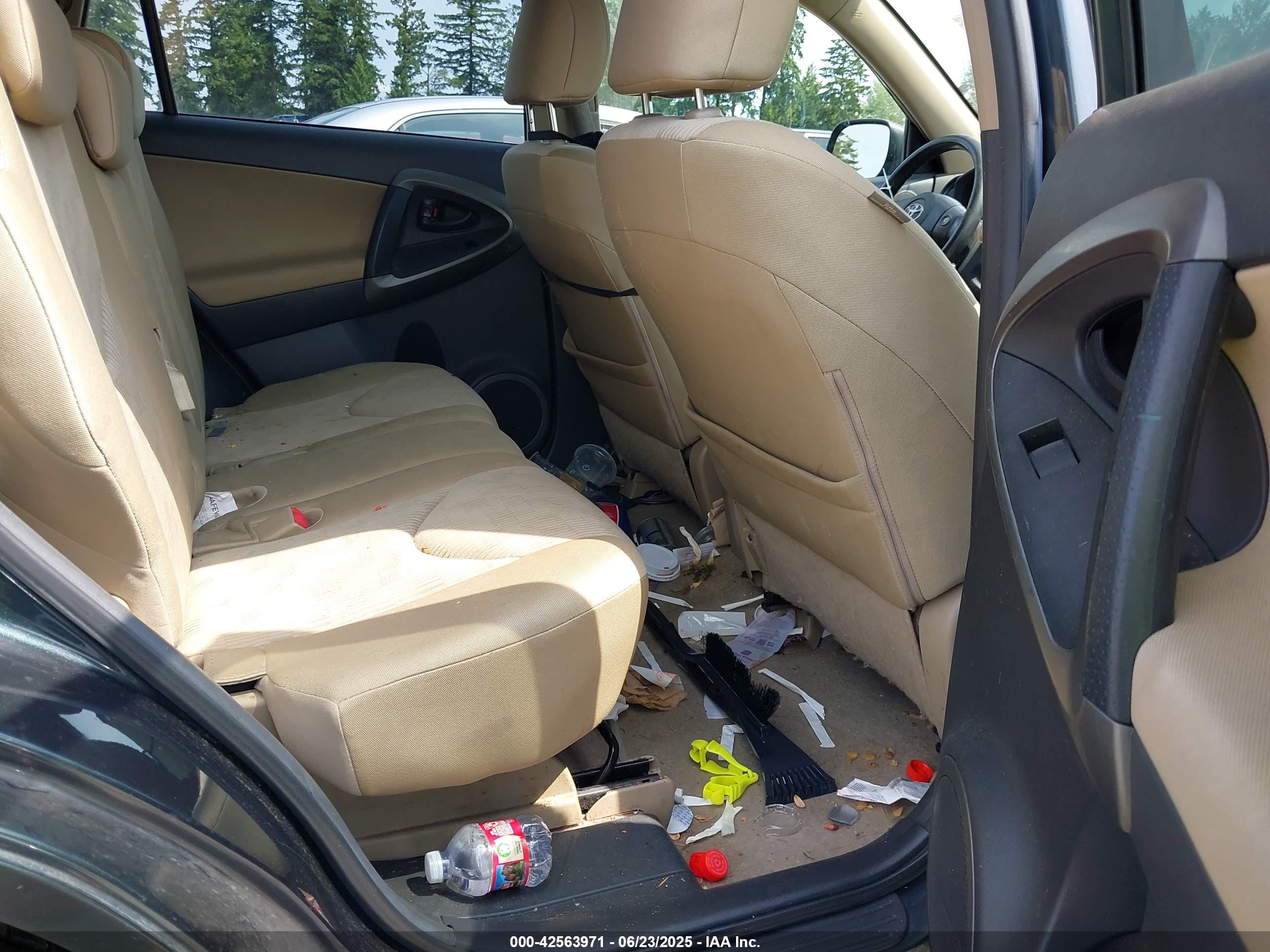 TOYOTA RAV4 image 8