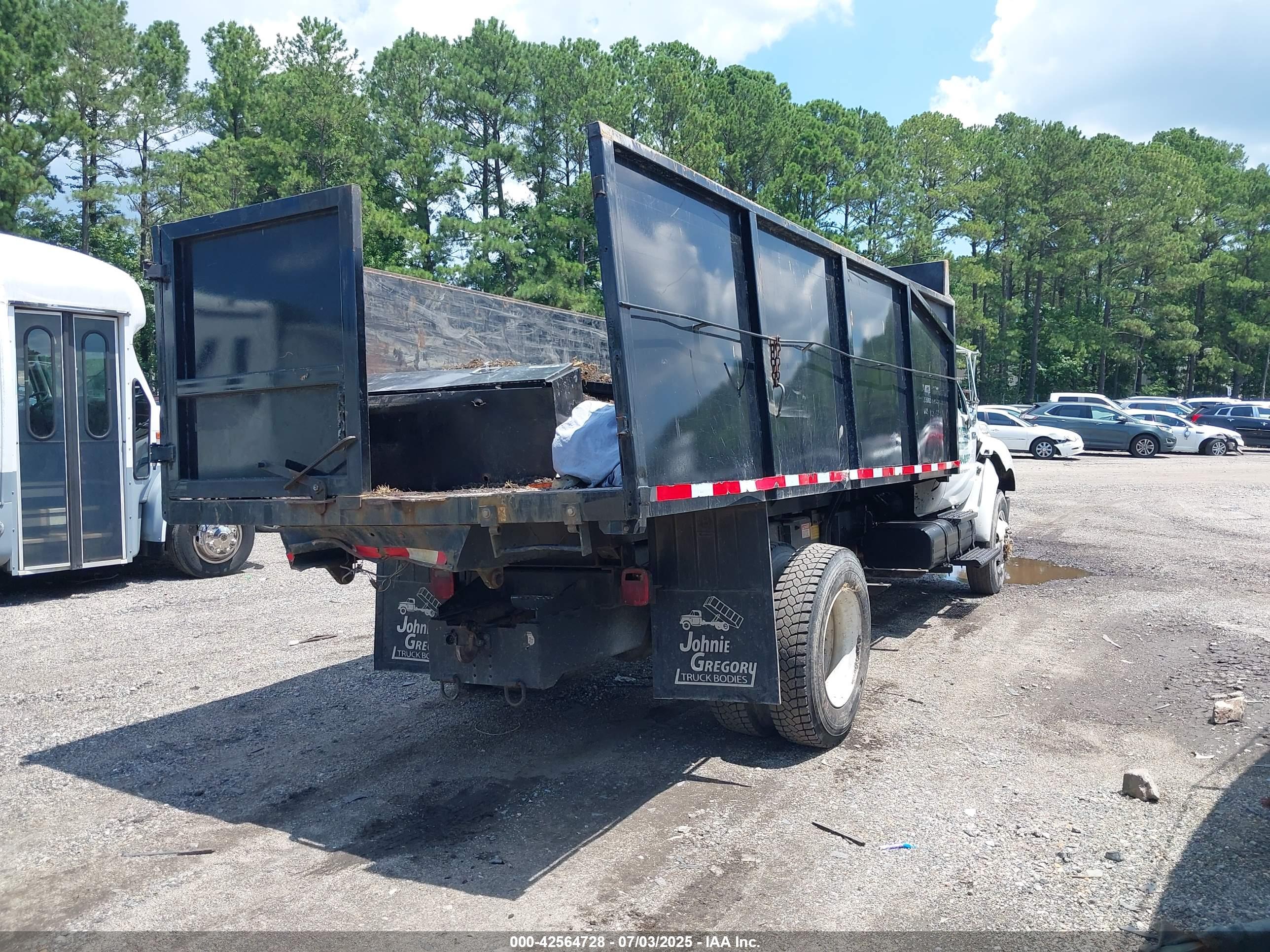 FORD F-750 image 4