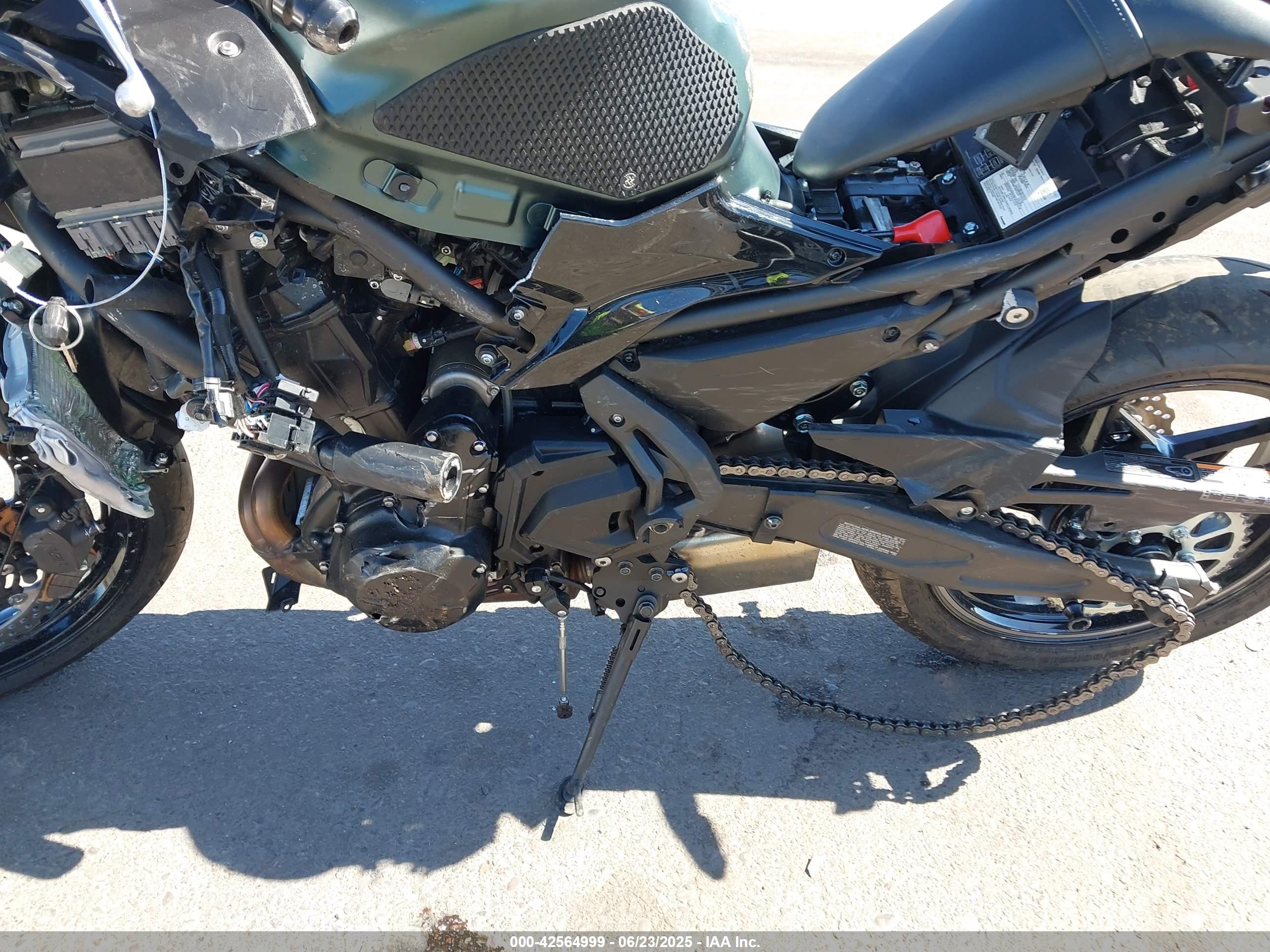 KAWASAKI EX650 image 9