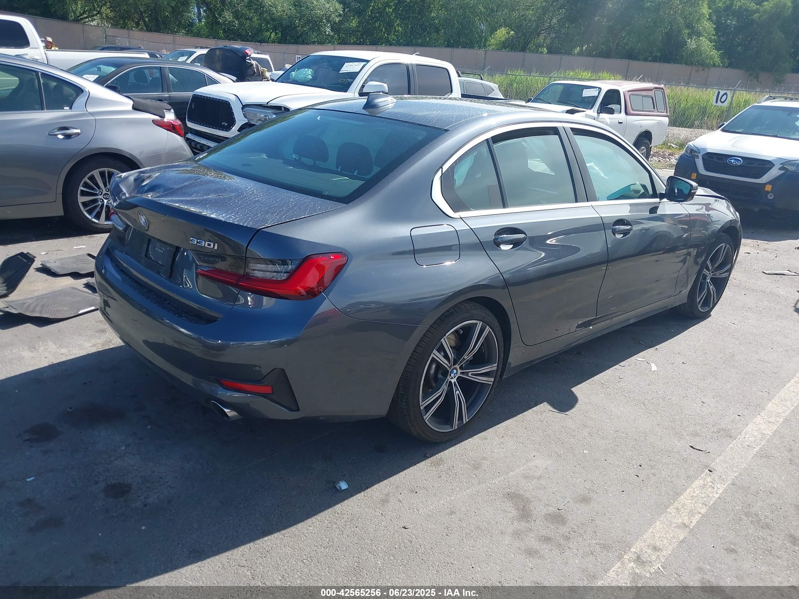 BMW 330I image 4