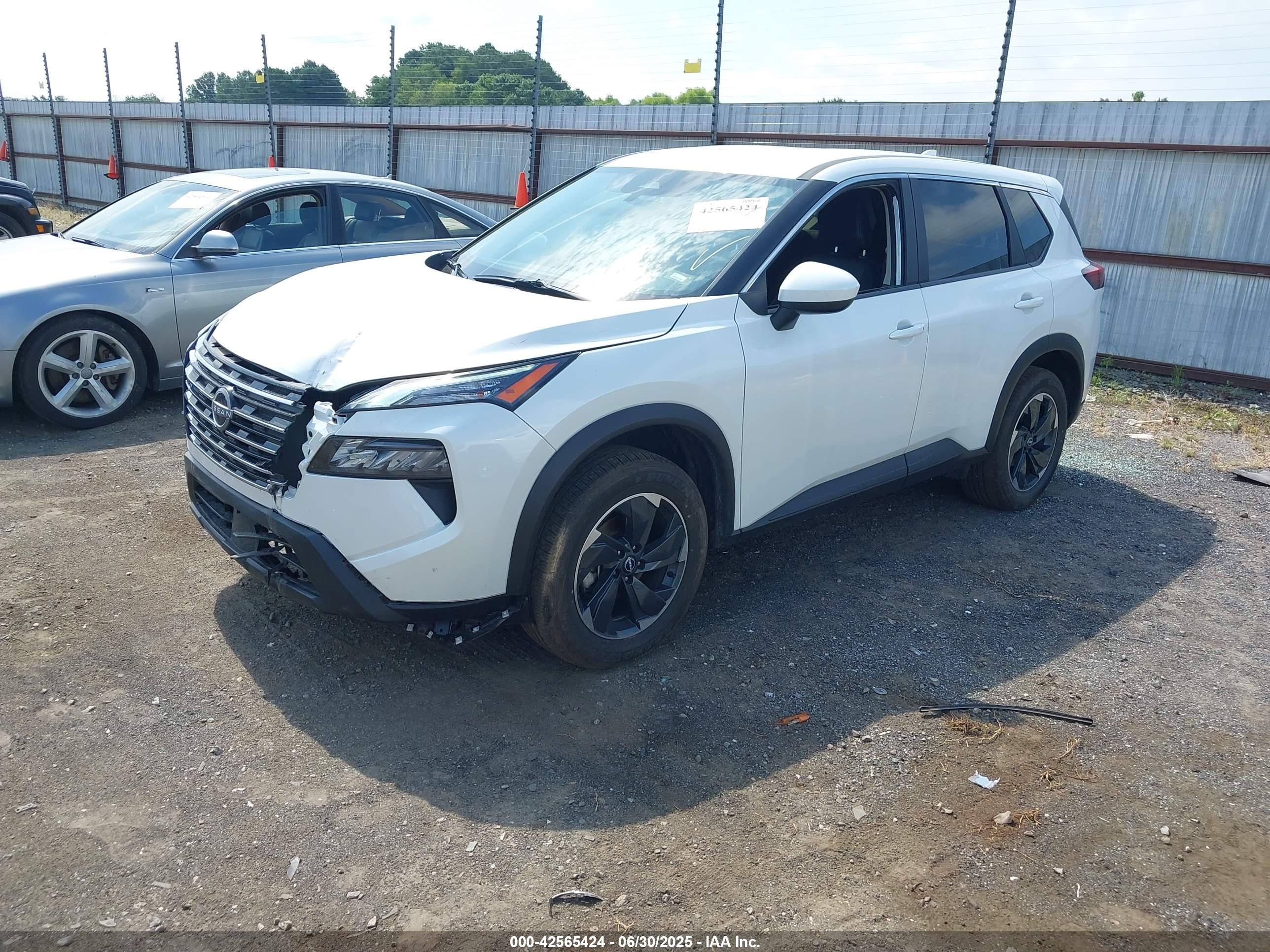 NISSAN ROGUE image 2