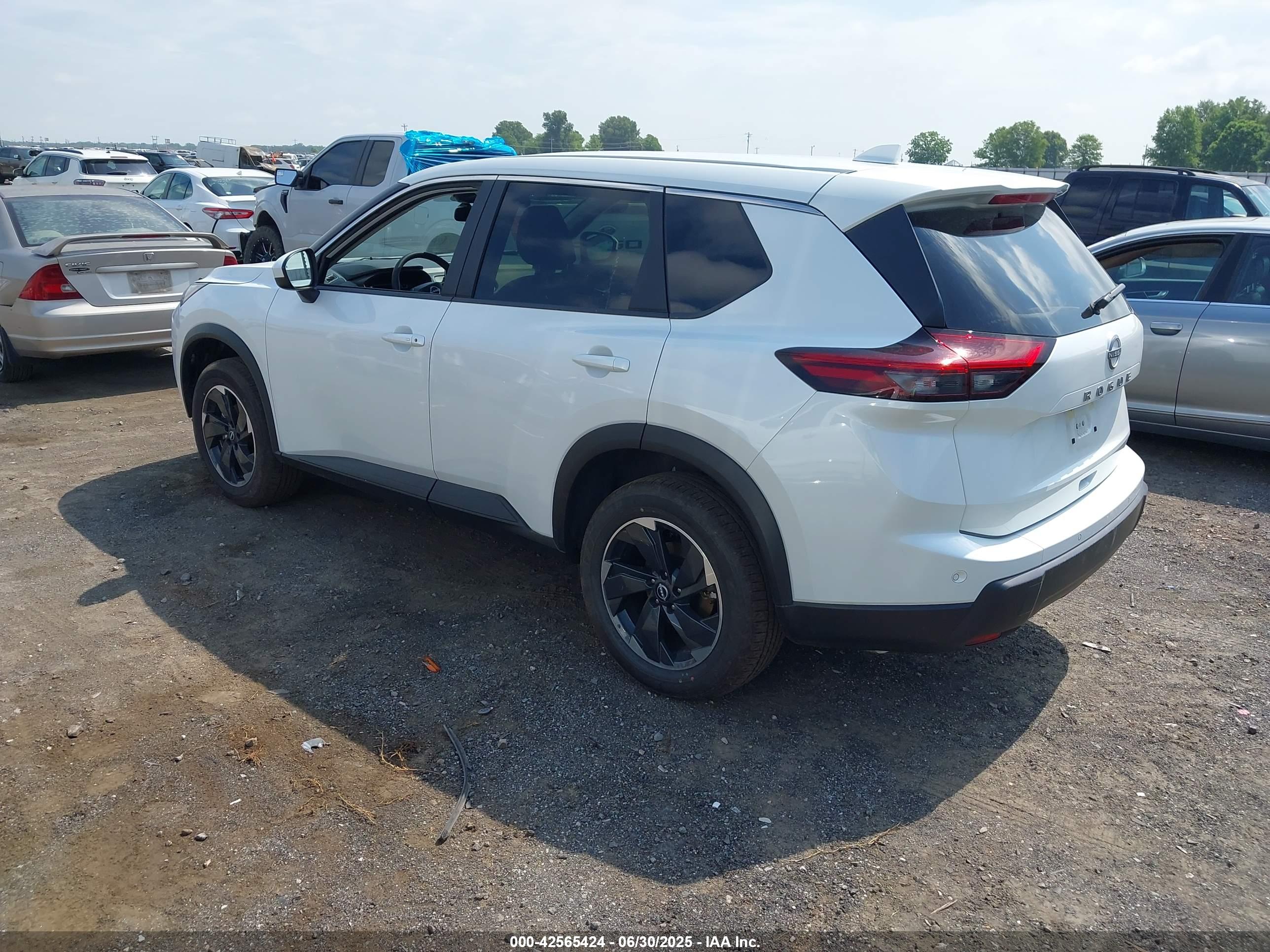 NISSAN ROGUE image 3