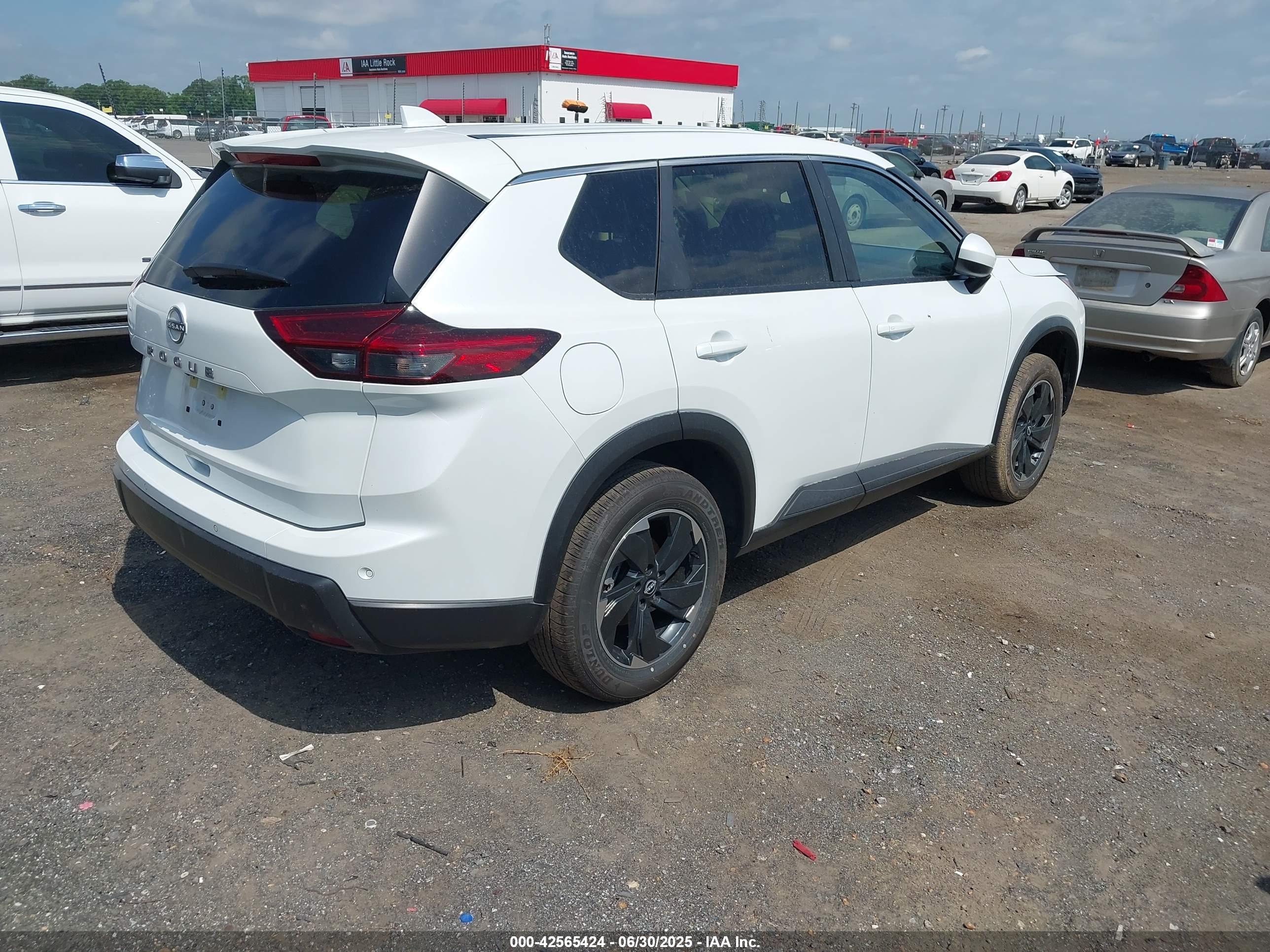 NISSAN ROGUE image 4
