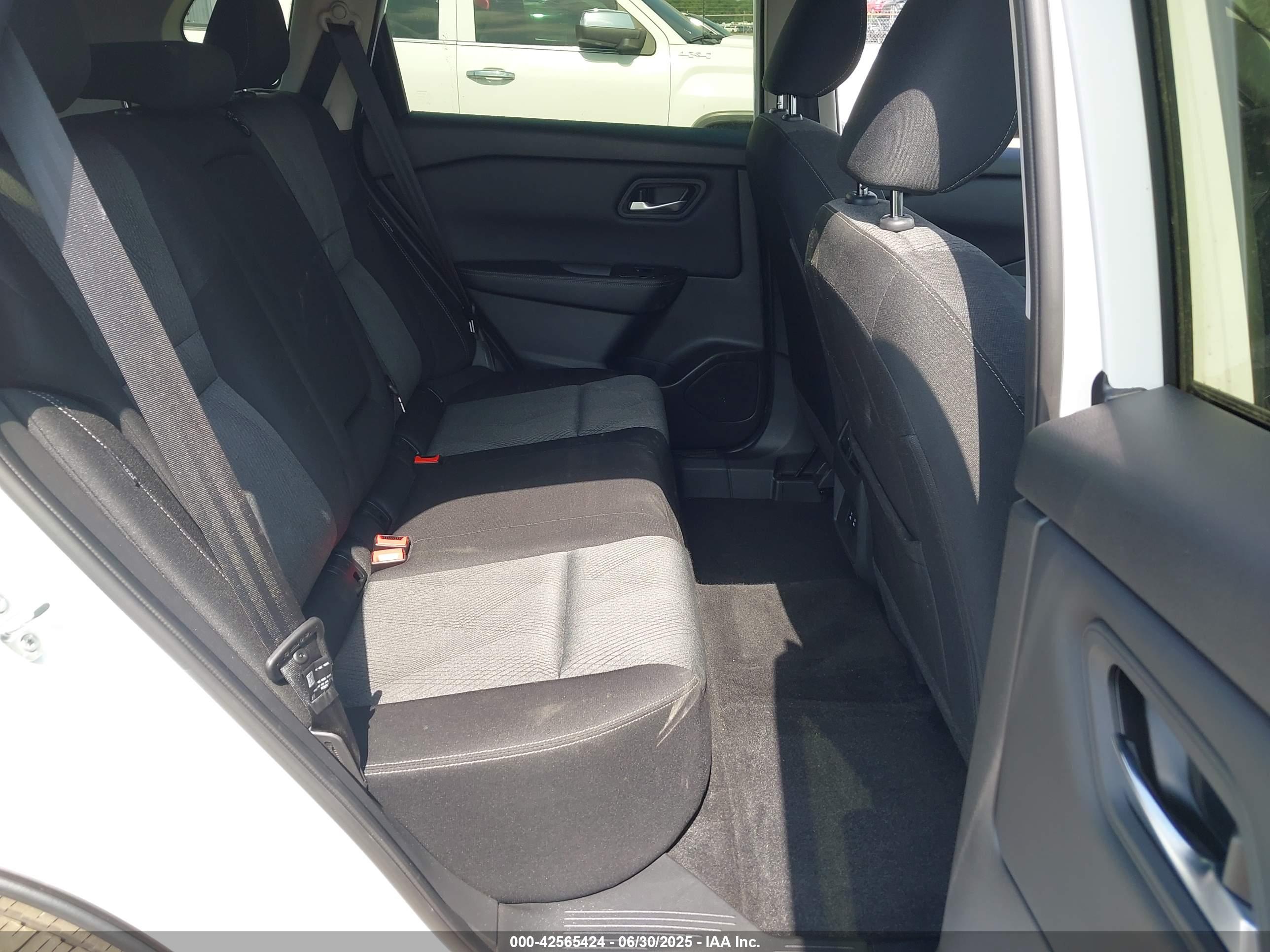 NISSAN ROGUE image 8