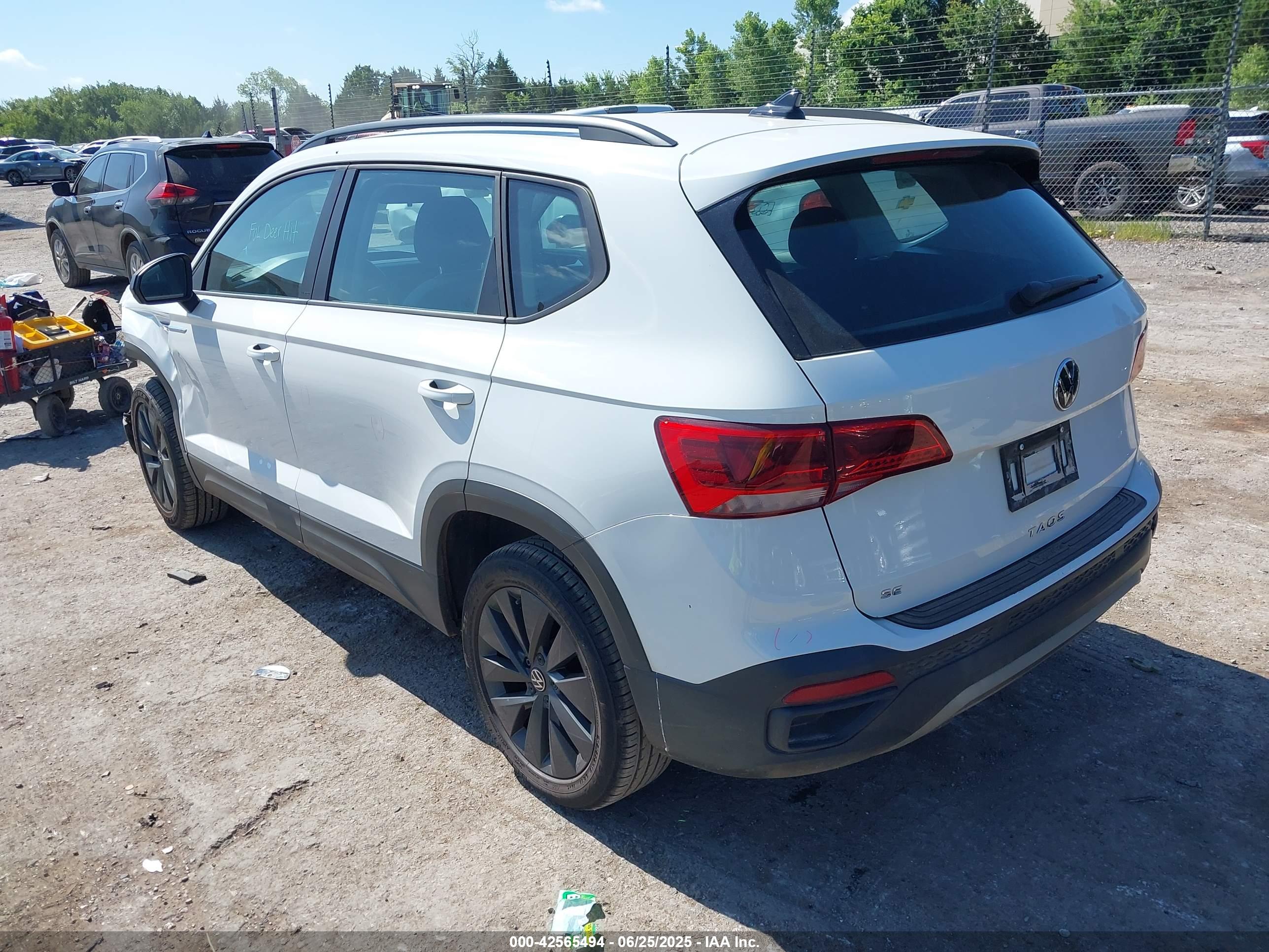 VOLKSWAGEN TAOS image 3