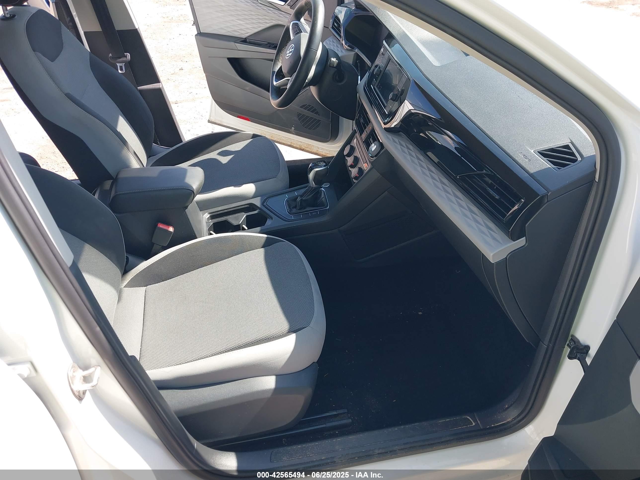 VOLKSWAGEN TAOS image 5