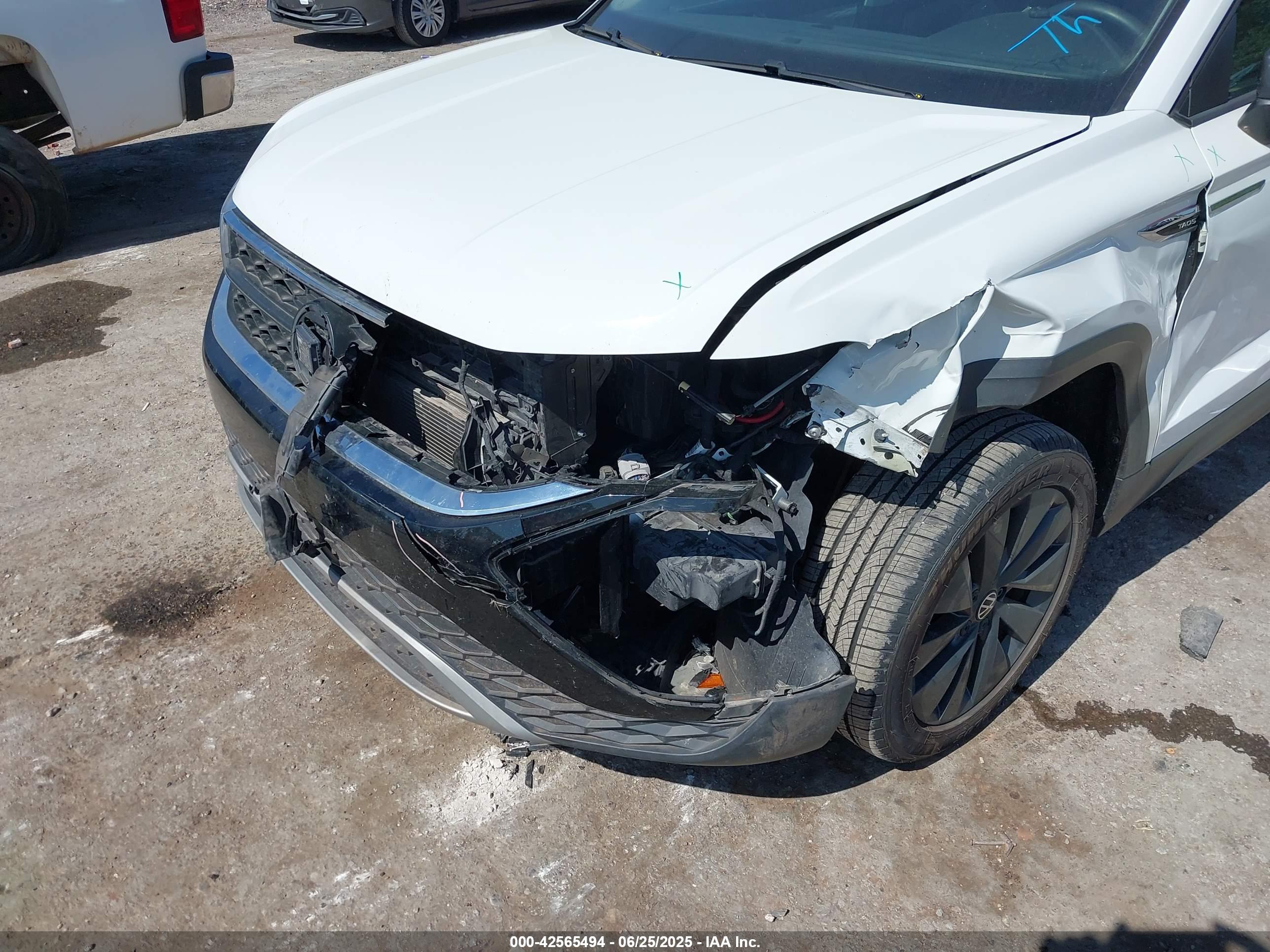 VOLKSWAGEN TAOS image 6