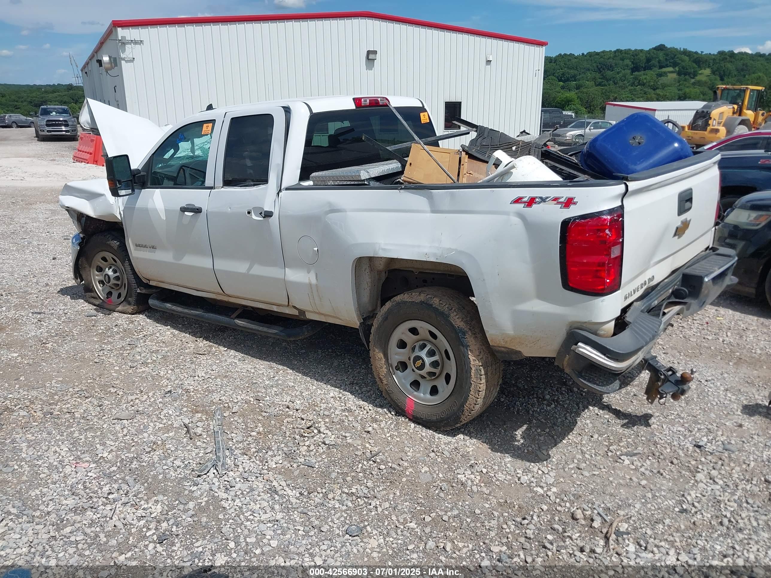CHEVROLET SILVERADO image 3