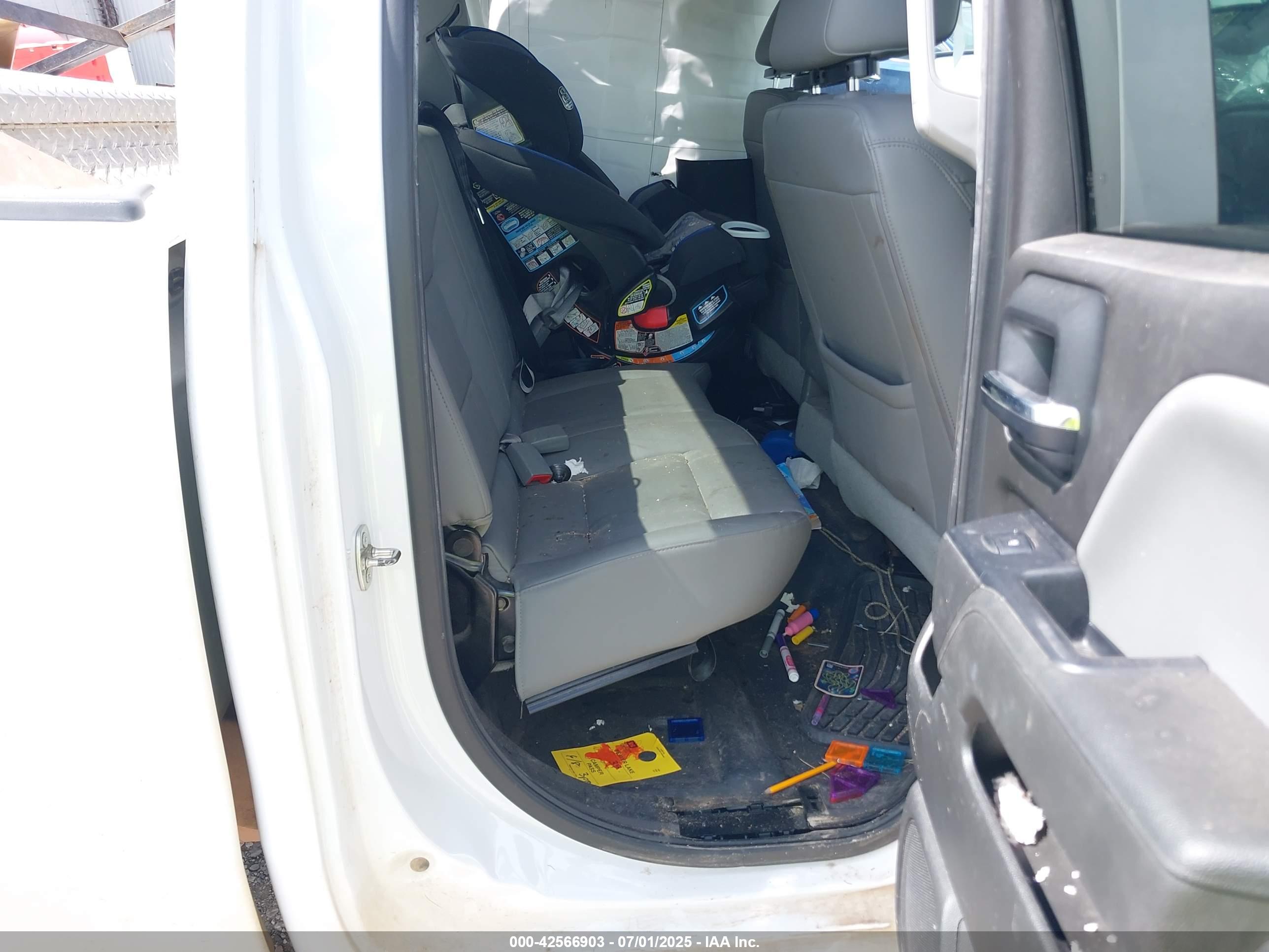 CHEVROLET SILVERADO image 8