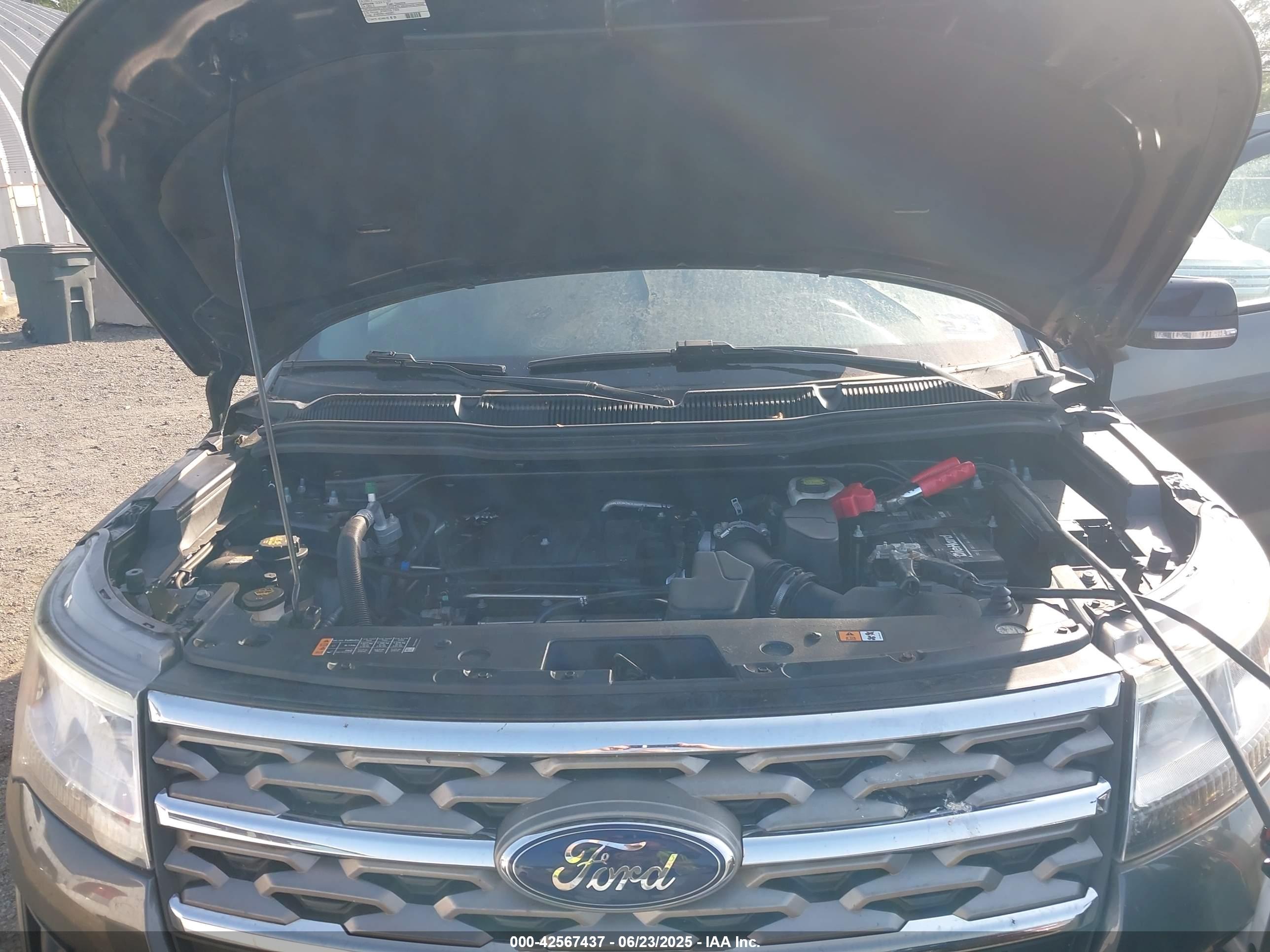 FORD EXPLORER image 10