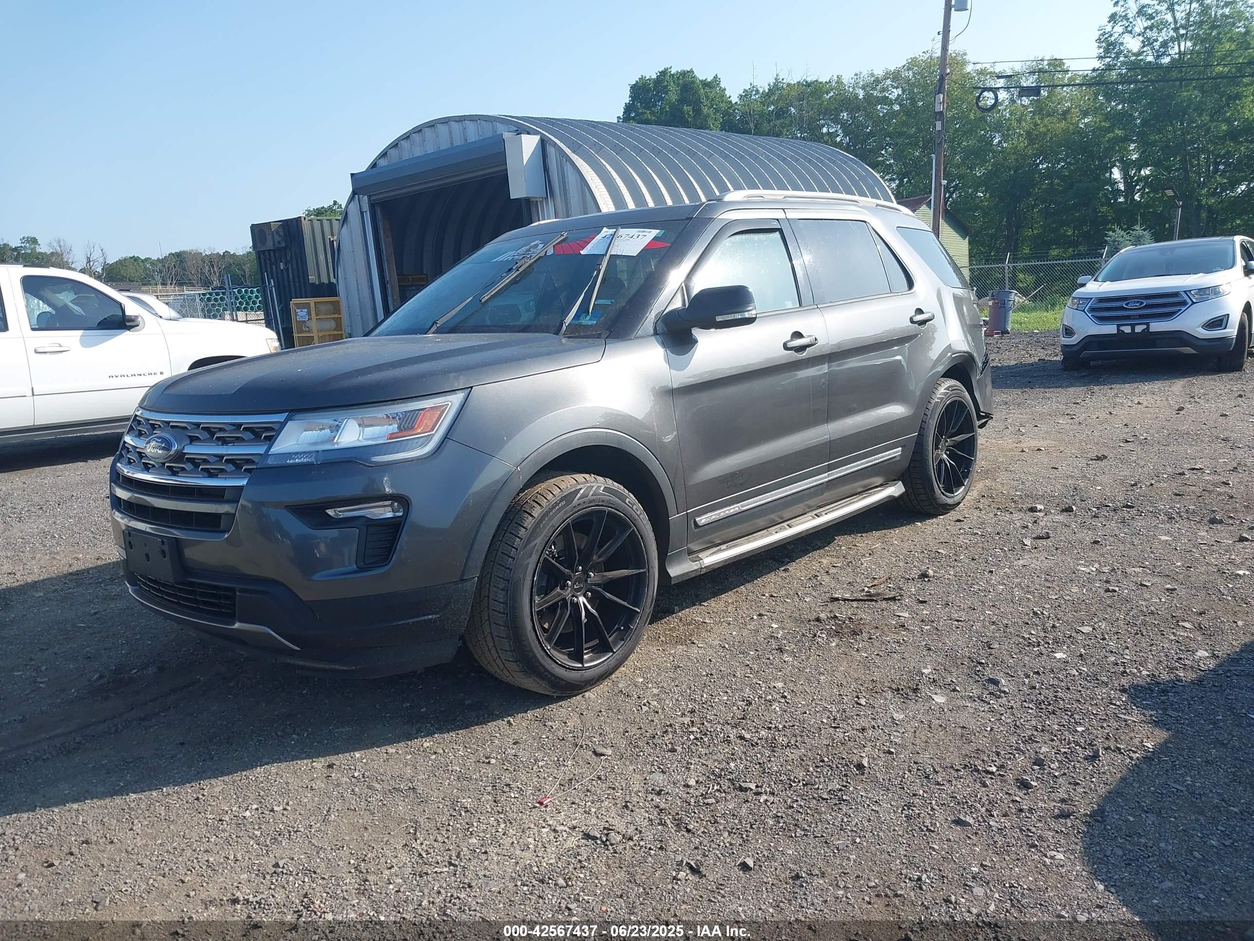 FORD EXPLORER image 2