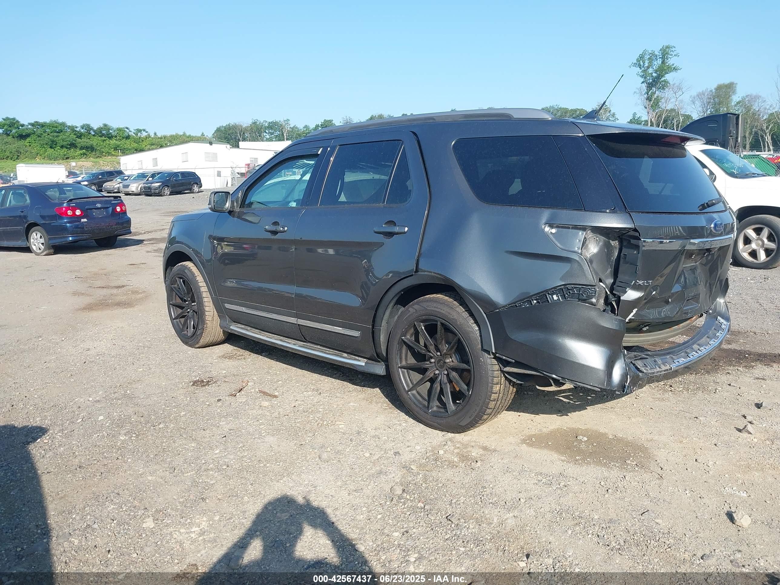 FORD EXPLORER image 3