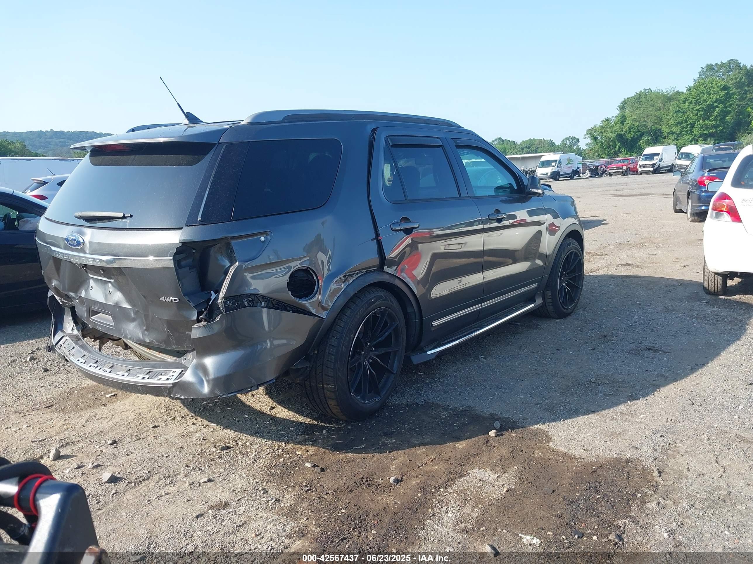 FORD EXPLORER image 4