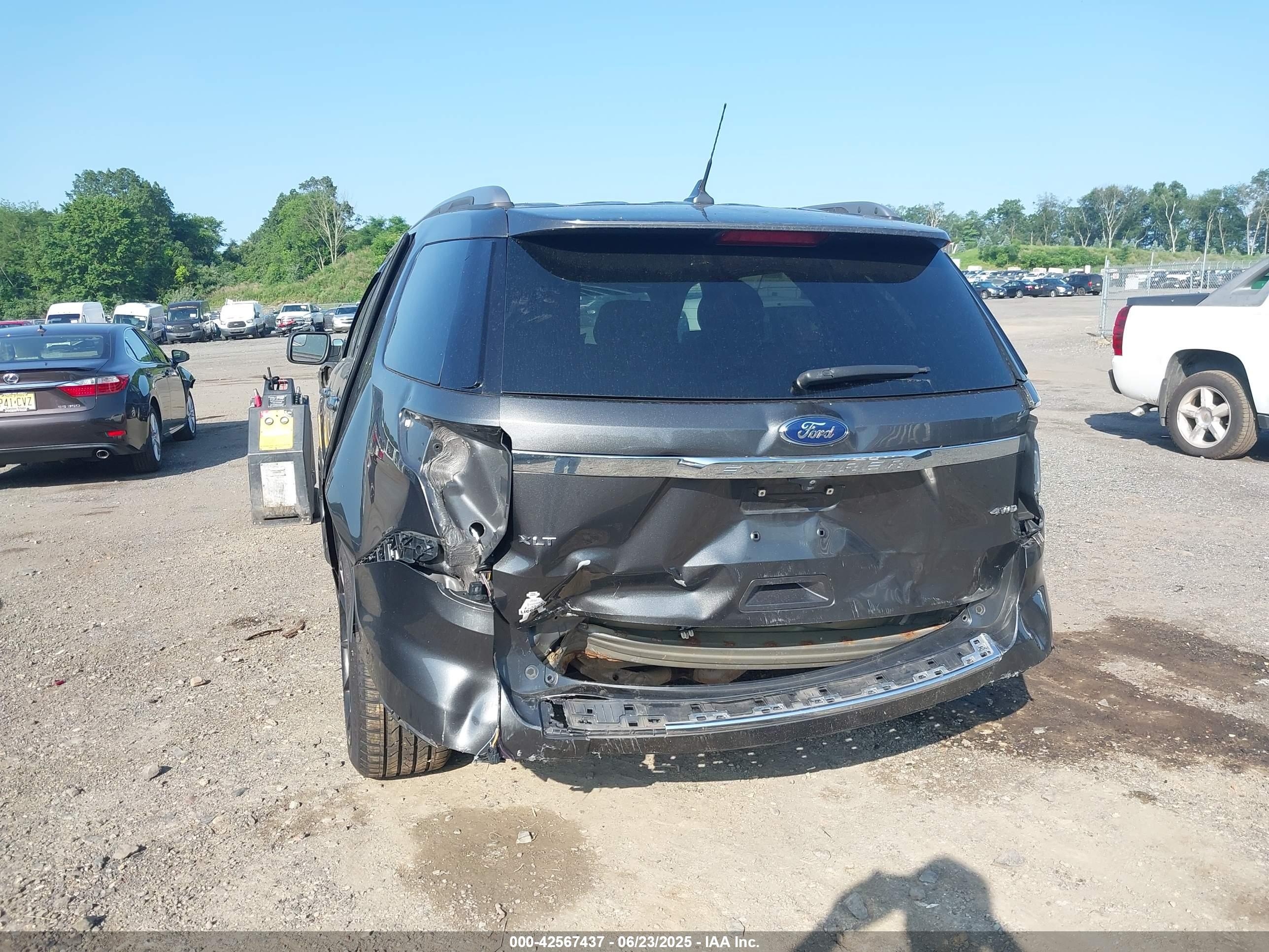 FORD EXPLORER image 6
