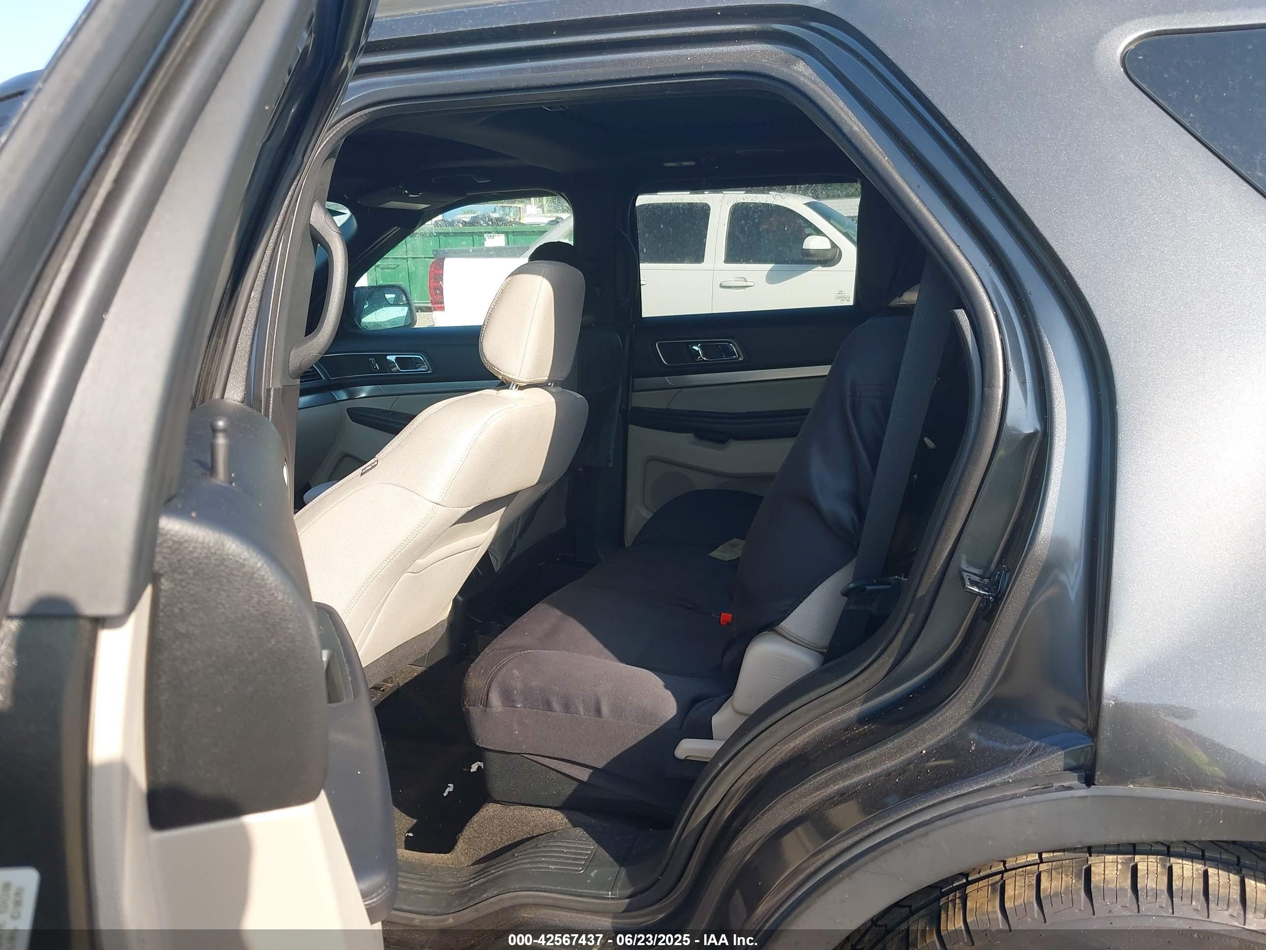 FORD EXPLORER image 8