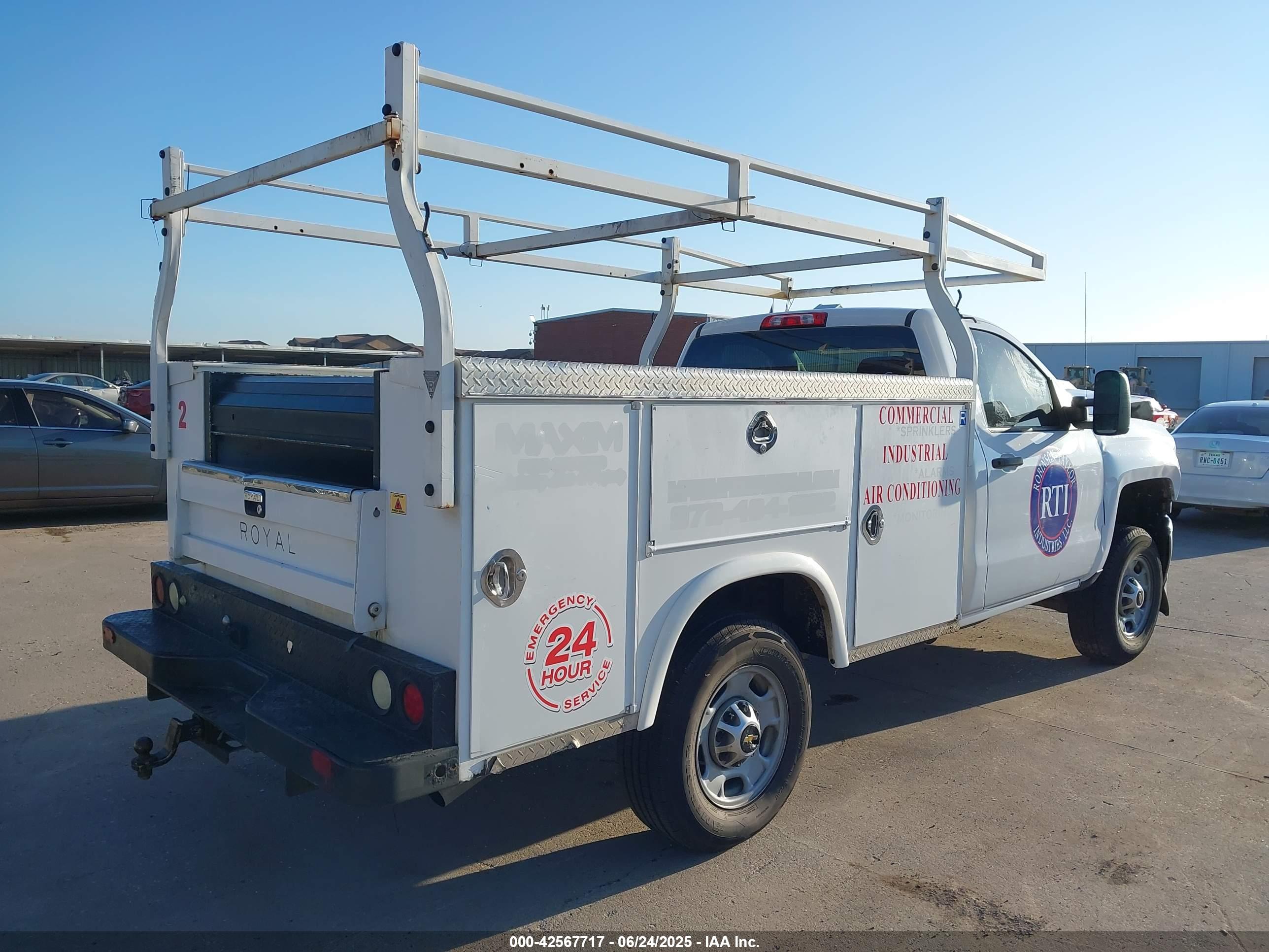 CHEVROLET SILVERADO image 4