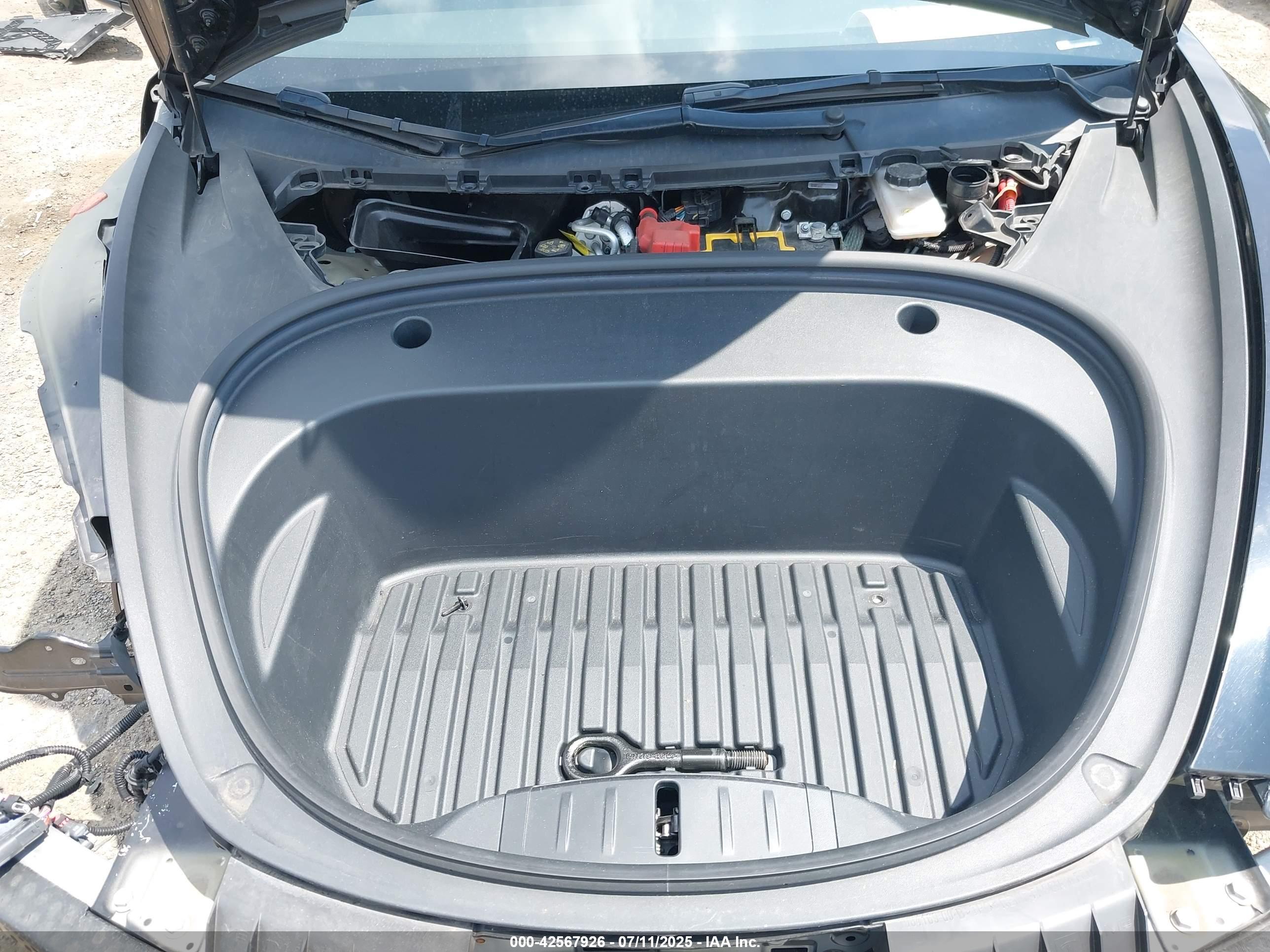 TESLA MODEL image 10