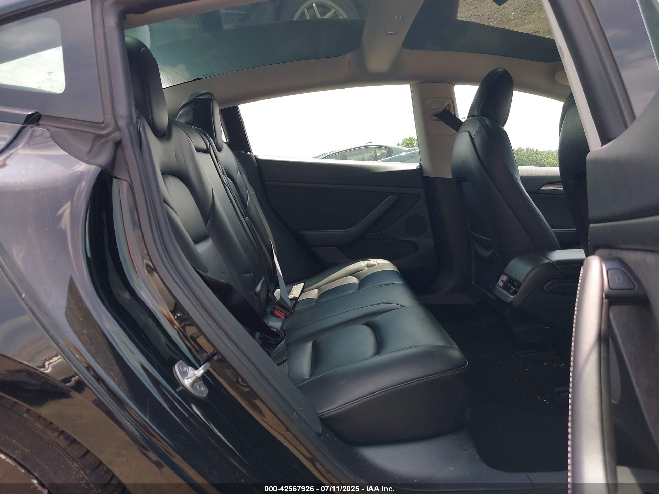 TESLA MODEL image 8
