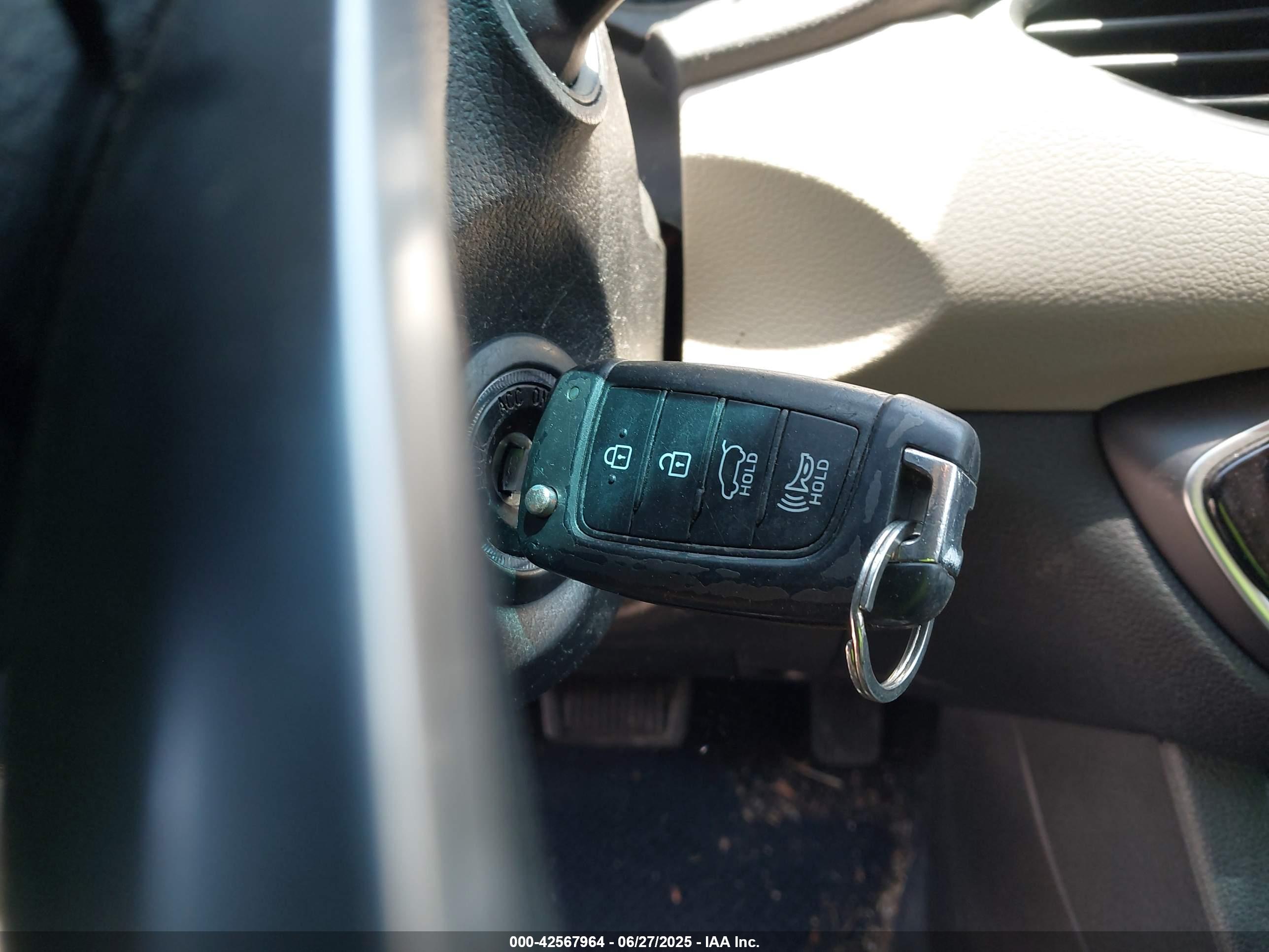 HYUNDAI ELANTRA image 11