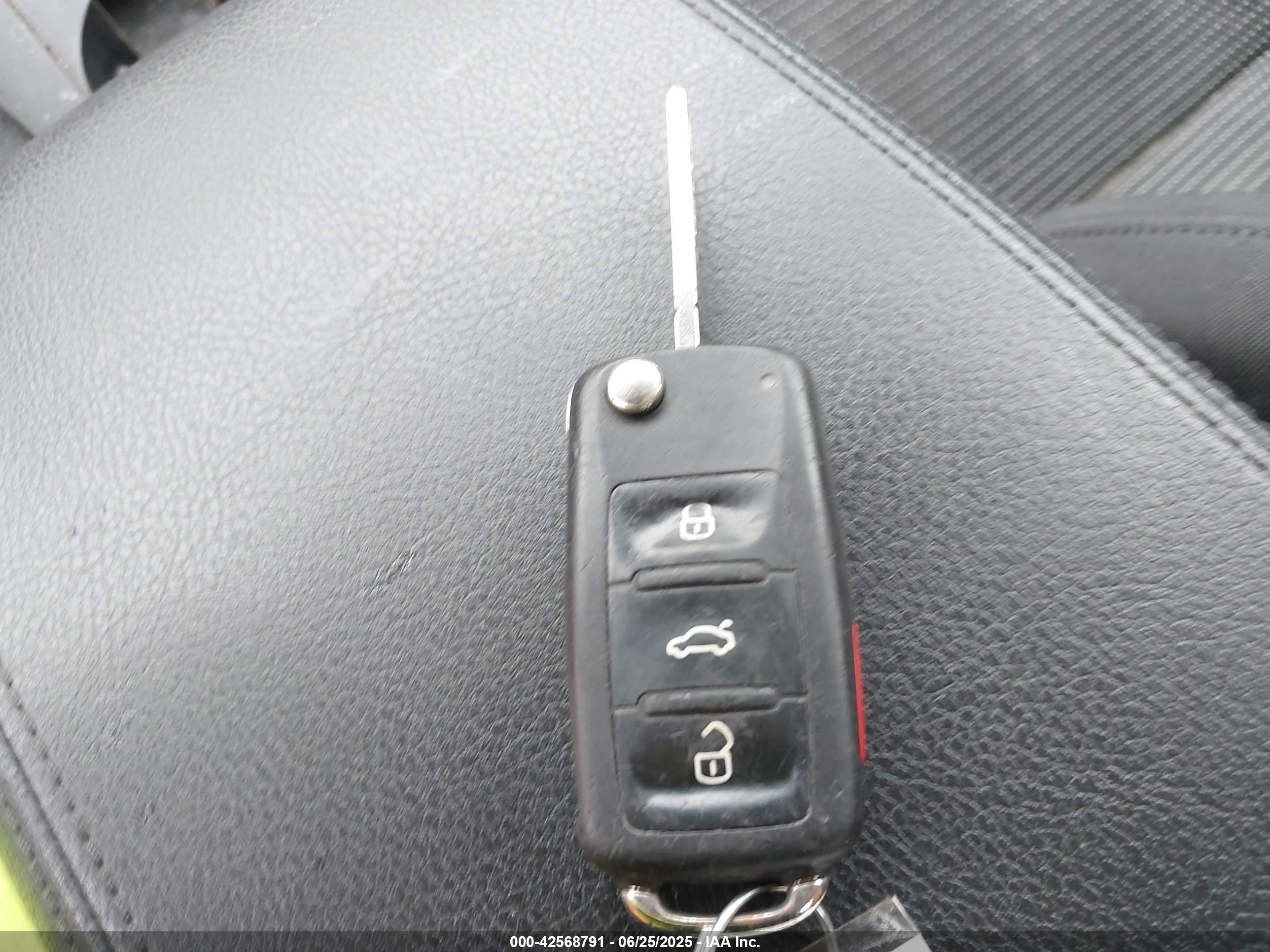 VOLKSWAGEN PASSAT image 11